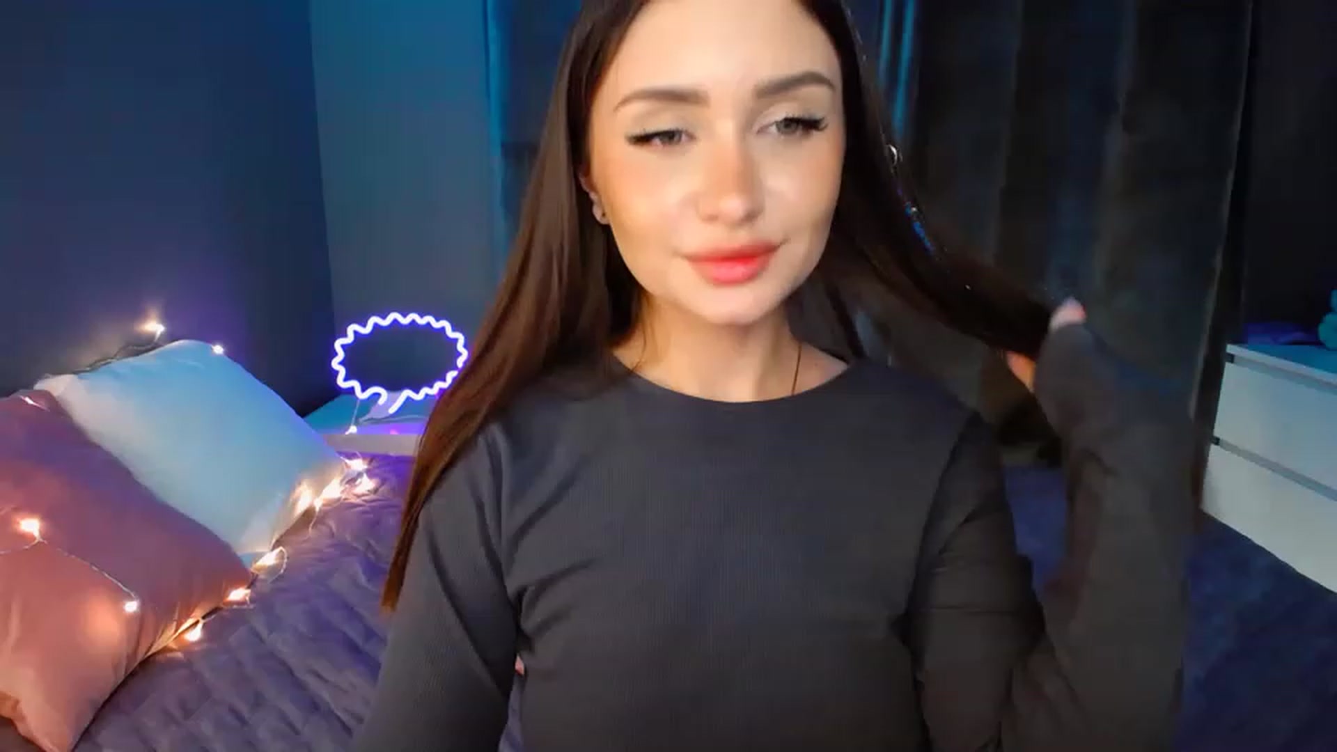 Gallery image thumbnail from DollGlamourr's myfreecams stream on, 11/19/2022, 19:16 image 20 of 20