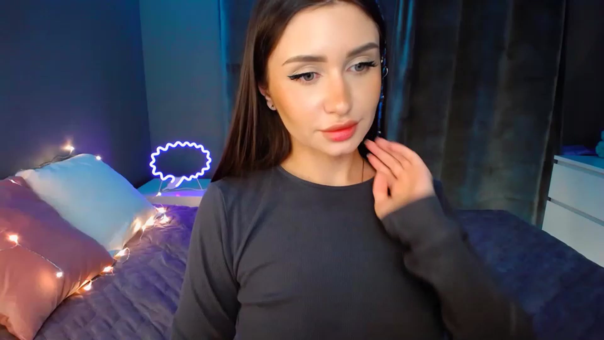 Gallery image thumbnail from DollGlamourr's myfreecams stream on, 11/19/2022, 19:16 image 17 of 20