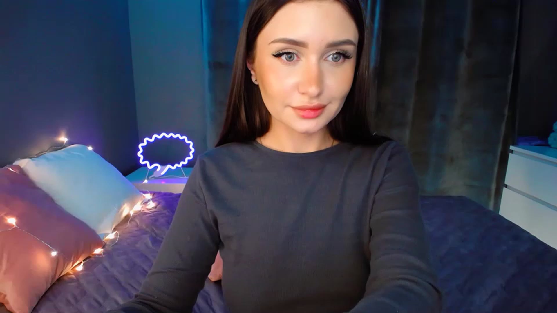 Gallery image thumbnail from DollGlamourr's myfreecams stream on, 11/19/2022, 19:16 image 9 of 20