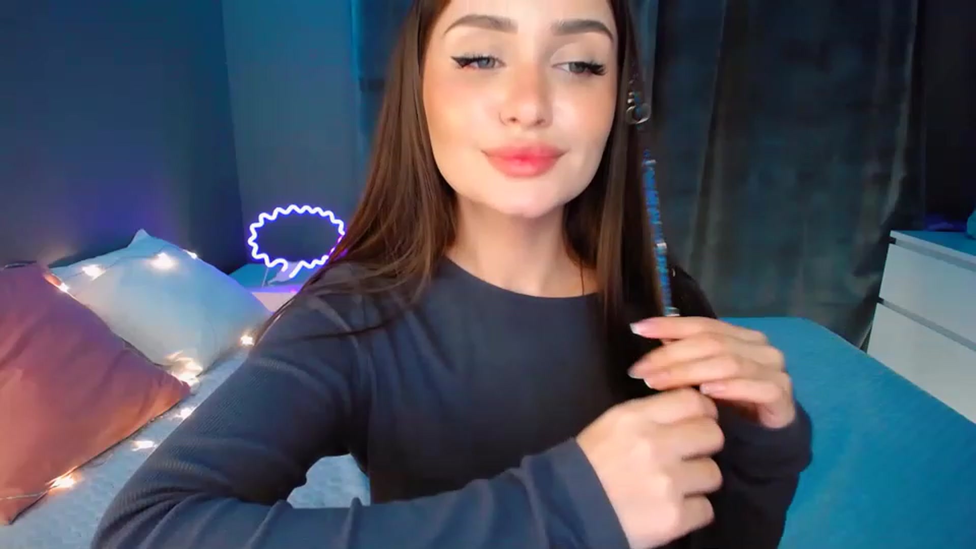 Gallery image thumbnail from DollGlamourr's myfreecams stream on, 11/22/2022, 19:28 image 8 of 20