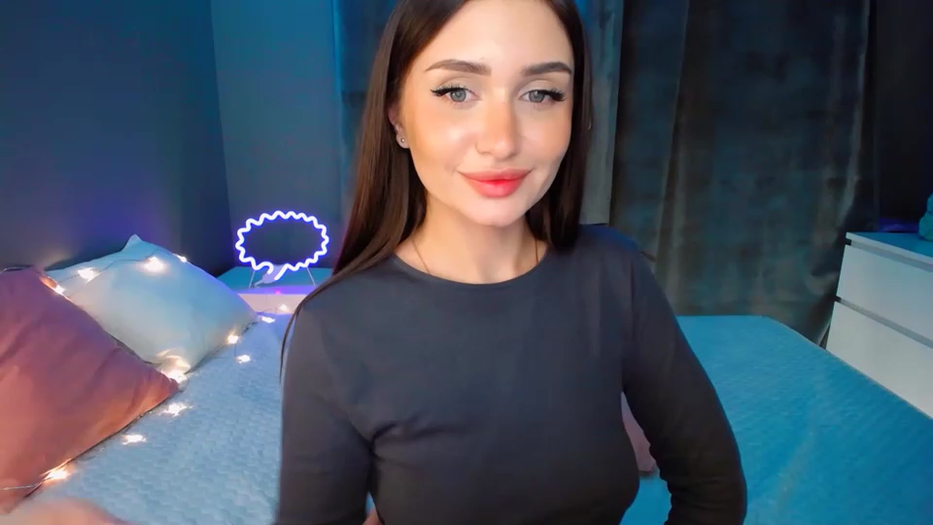 Gallery image thumbnail from DollGlamourr's myfreecams stream on, 11/22/2022, 19:28 image 20 of 20