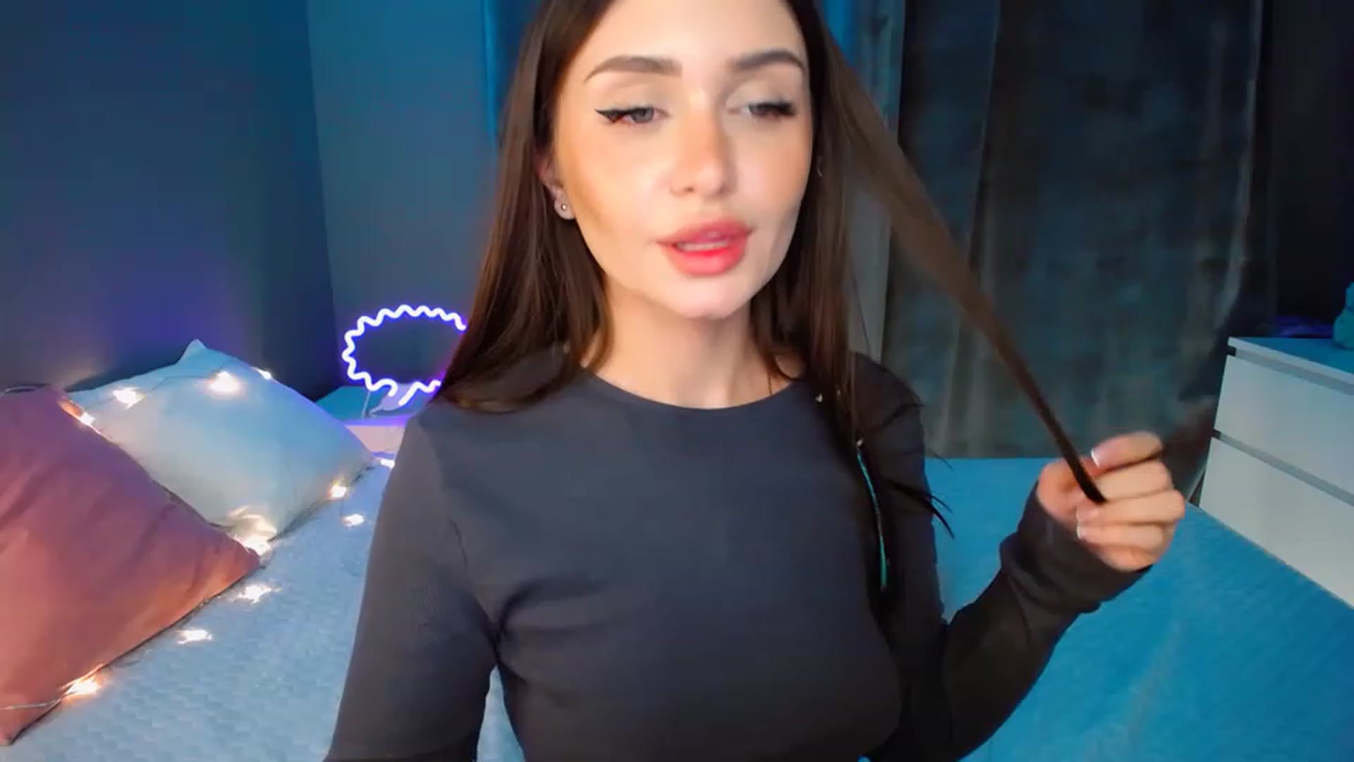 Gallery image thumbnail from DollGlamourr's myfreecams stream on, 11/22/2022, 19:28 image 18 of 20