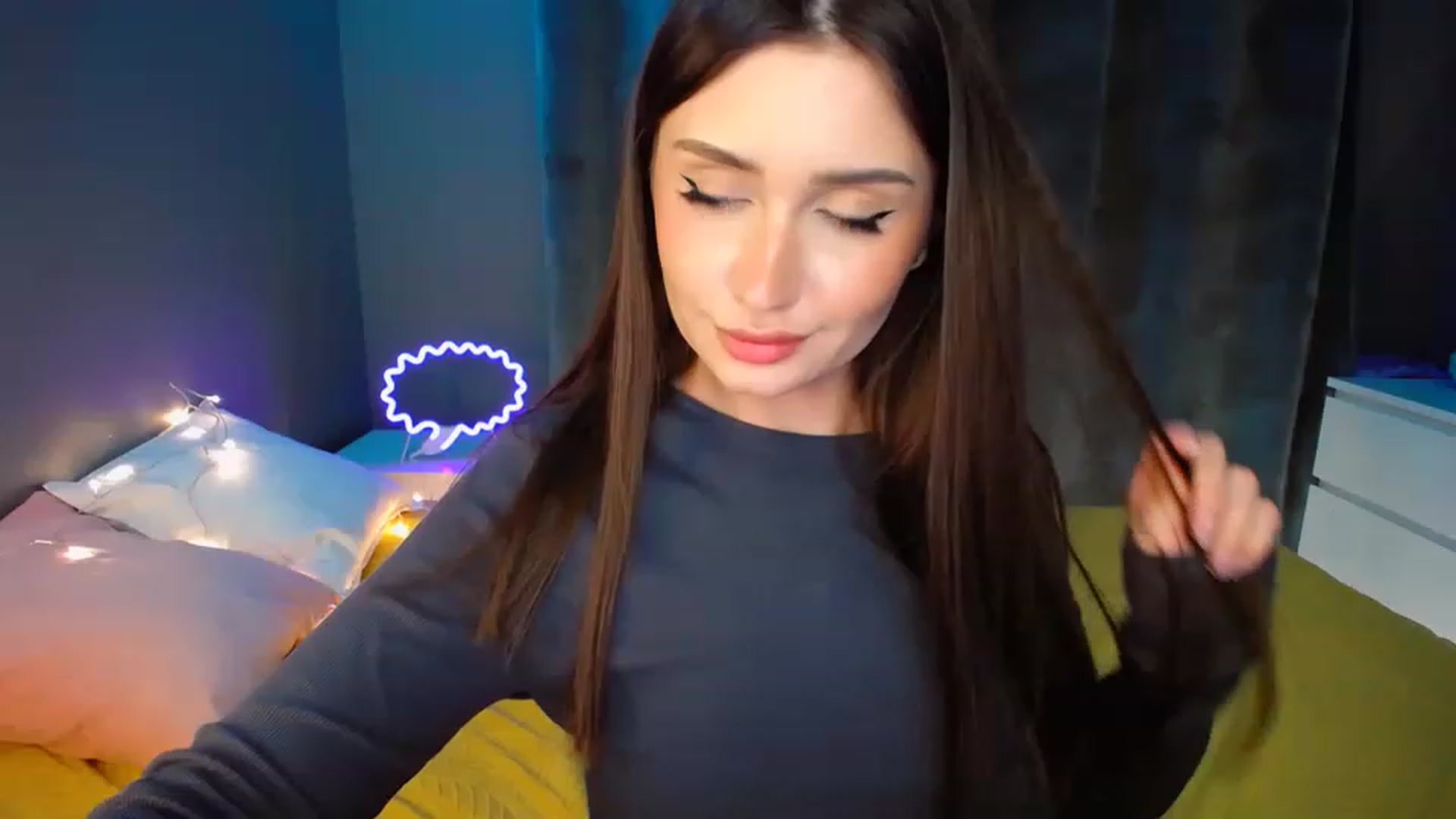 Gallery image thumbnail from DollGlamourr's myfreecams stream on, 11/23/2022, 18:56 image 8 of 20