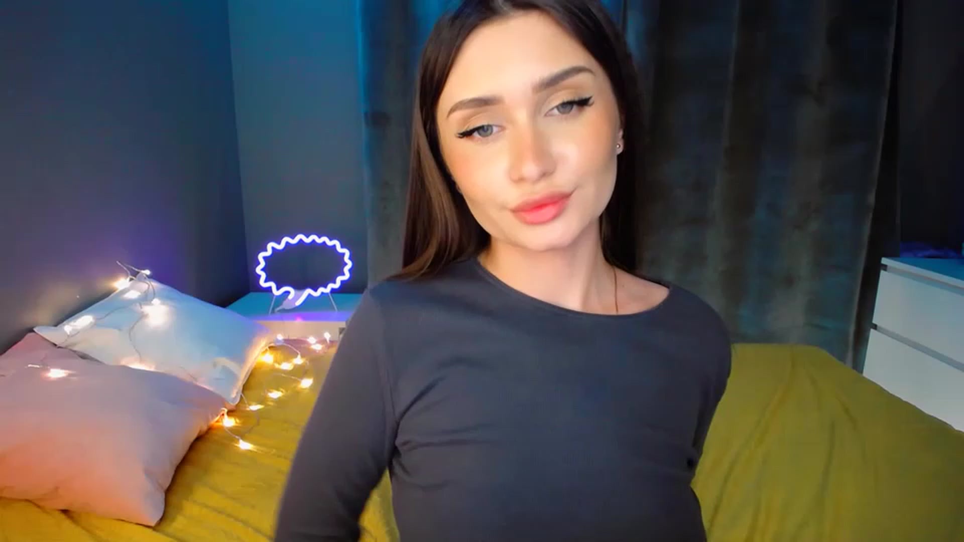 Gallery image thumbnail from DollGlamourr's myfreecams stream on, 11/23/2022, 18:56 image 4 of 20