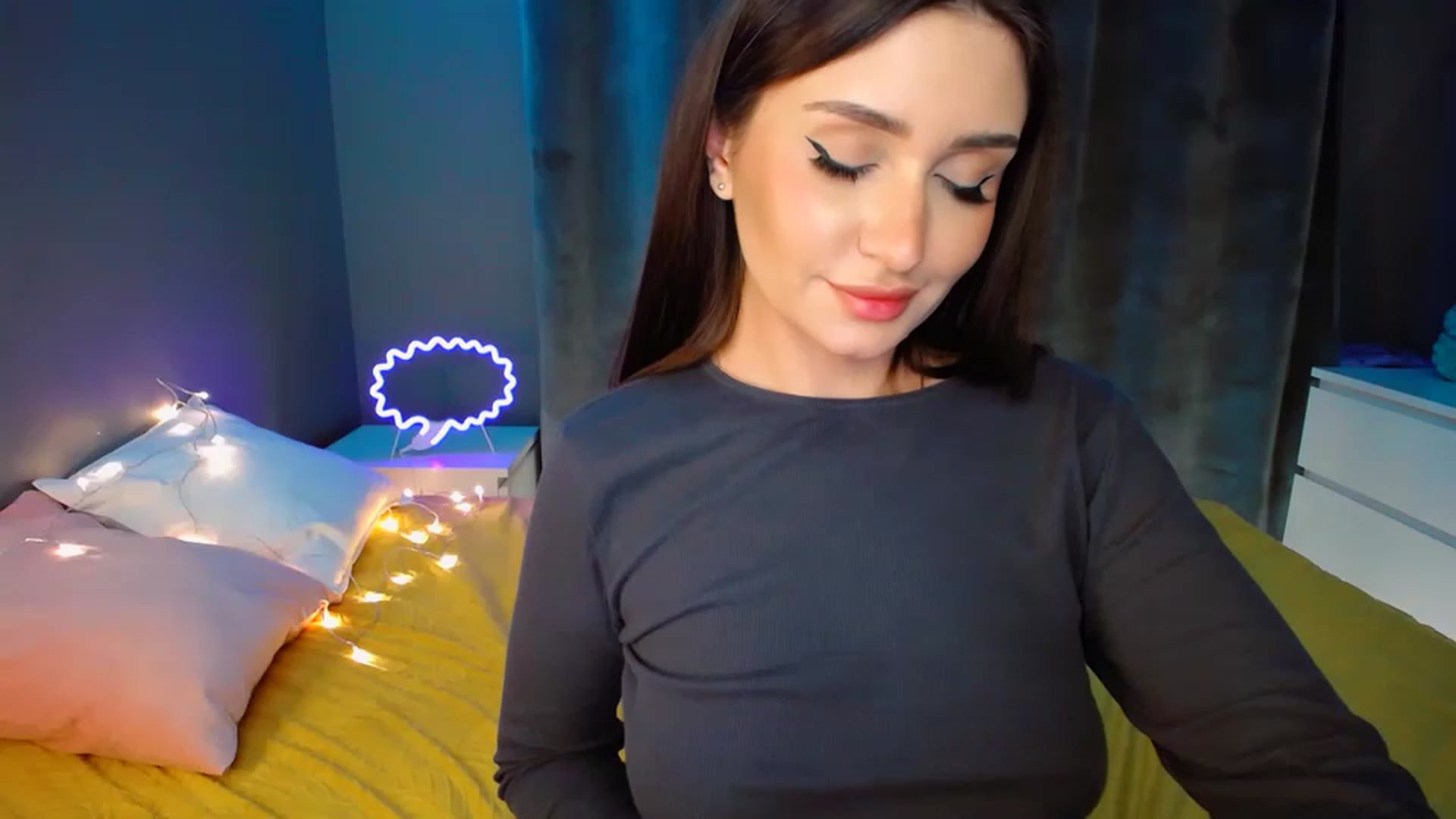 Gallery image thumbnail from DollGlamourr's myfreecams stream on, 11/23/2022, 18:56 image 20 of 20