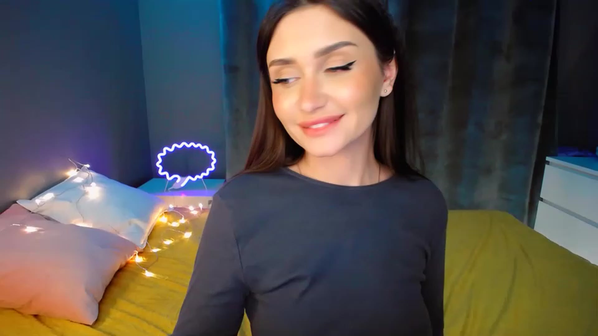 Gallery image thumbnail from DollGlamourr's myfreecams stream on, 11/23/2022, 18:56 image 14 of 20