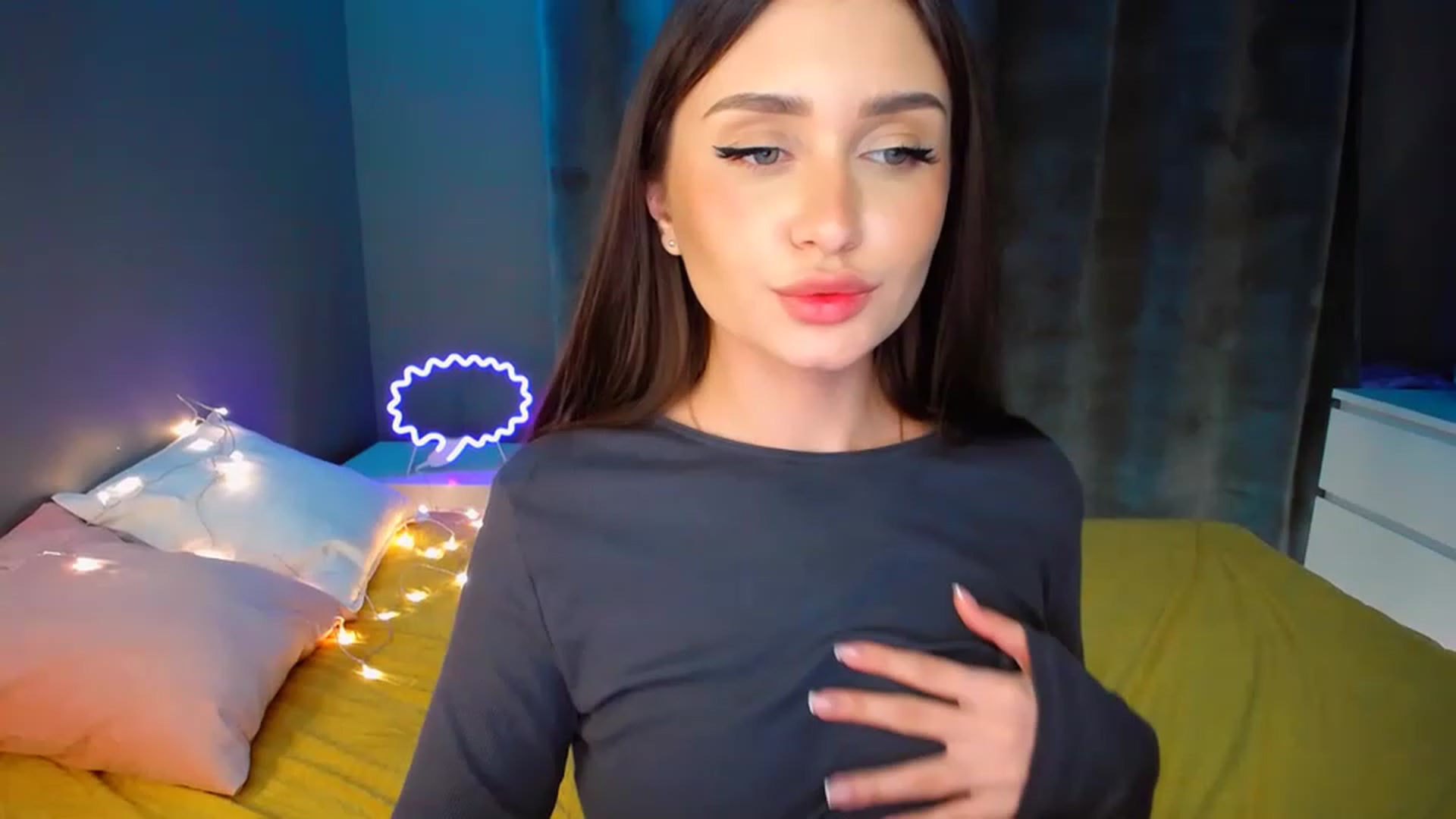 Gallery image thumbnail from DollGlamourr's myfreecams stream on, 11/23/2022, 18:56 image 6 of 20