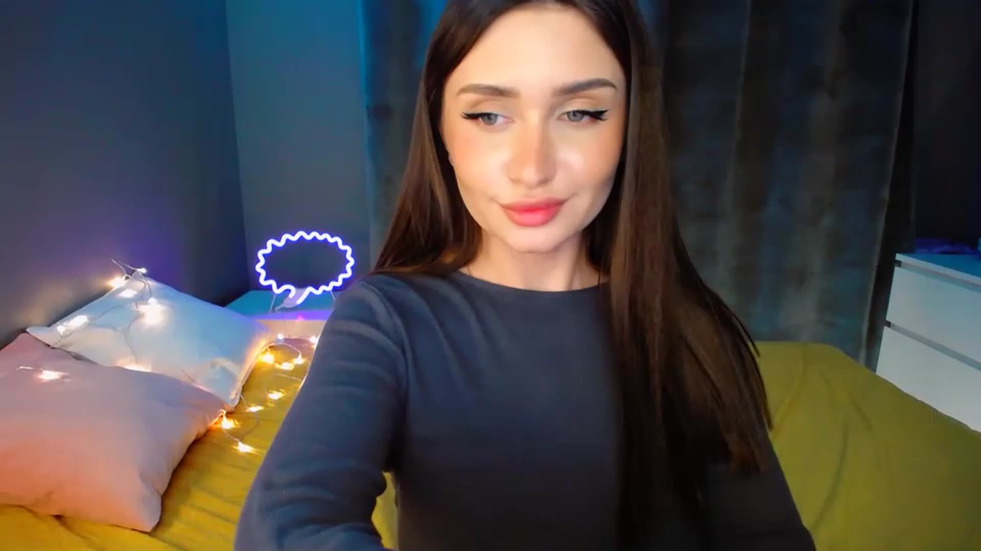Gallery image thumbnail from DollGlamourr's myfreecams stream on, 11/23/2022, 18:56 image 12 of 20