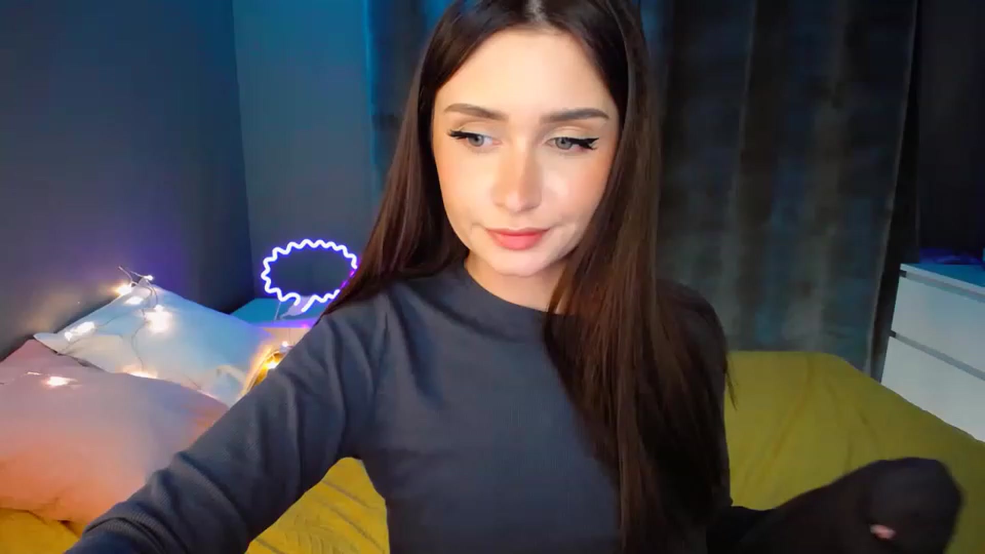 Gallery image thumbnail from DollGlamourr's myfreecams stream on, 11/23/2022, 18:56 image 3 of 20