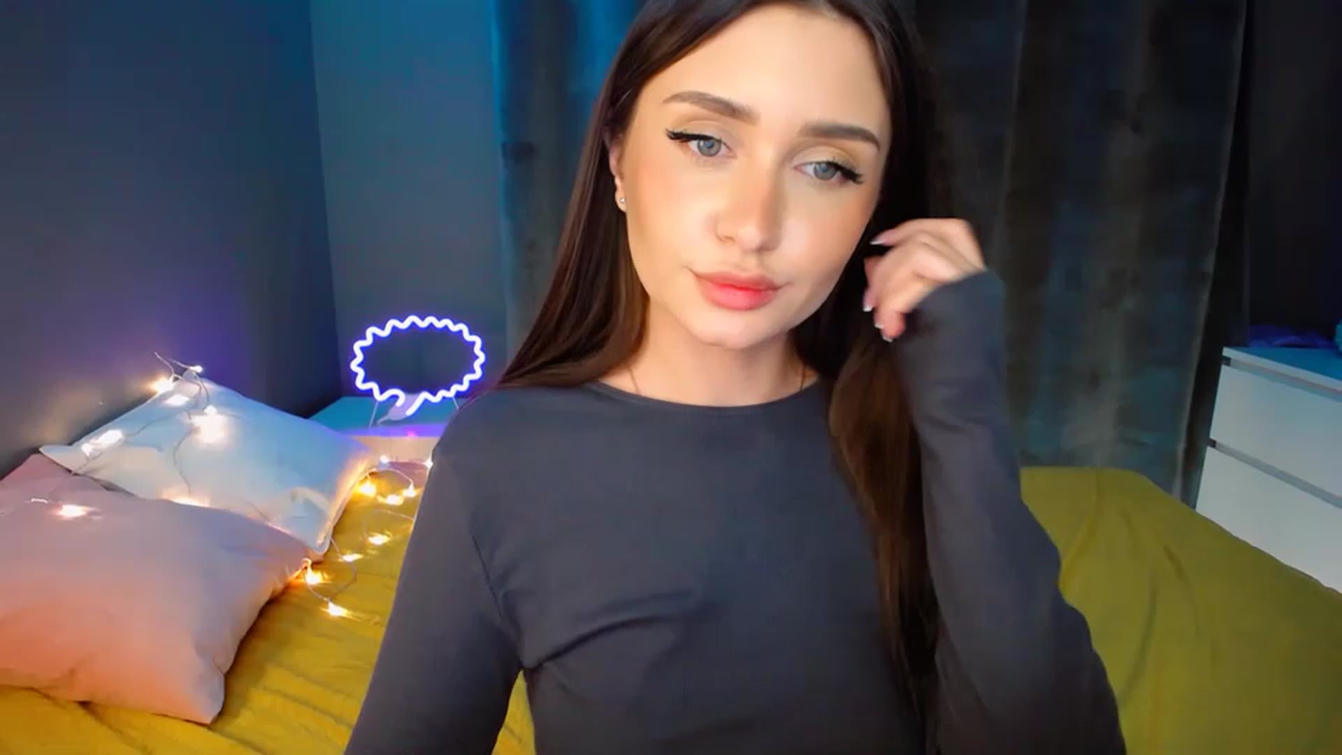 Gallery image thumbnail from DollGlamourr's myfreecams stream on, 11/23/2022, 18:56 image 9 of 20