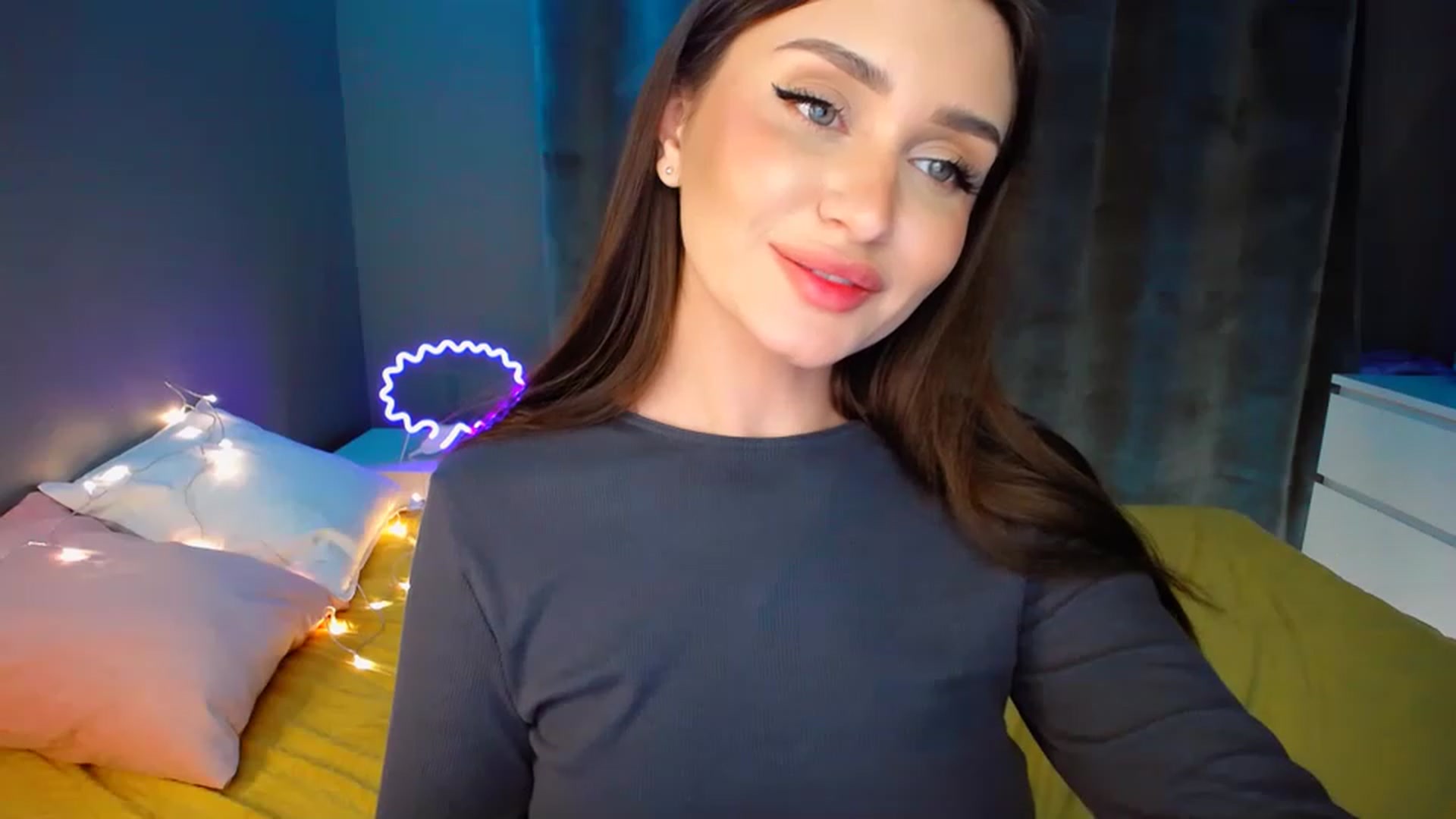 Gallery image thumbnail from DollGlamourr's myfreecams stream on, 11/23/2022, 18:56 image 15 of 20