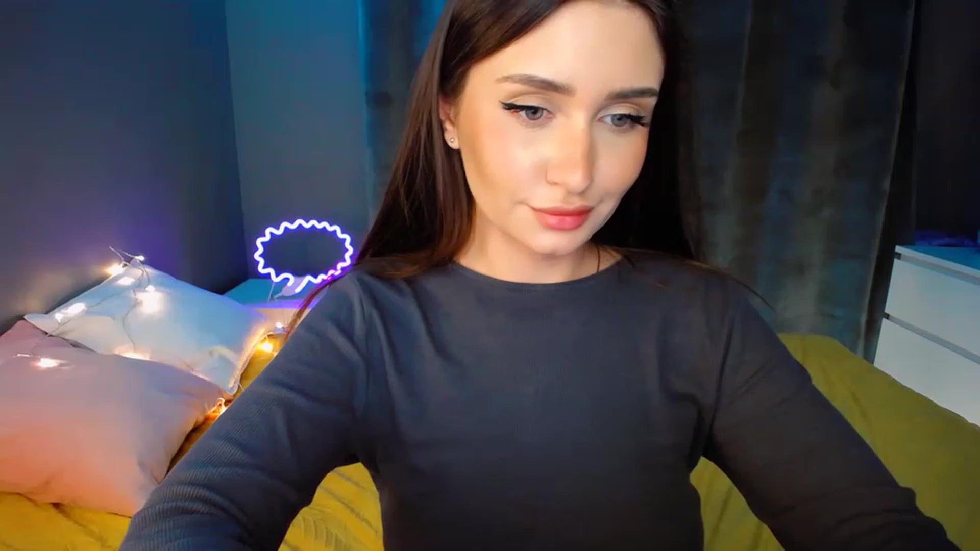 Gallery image thumbnail from DollGlamourr's myfreecams stream on, 11/23/2022, 18:56 image 11 of 20