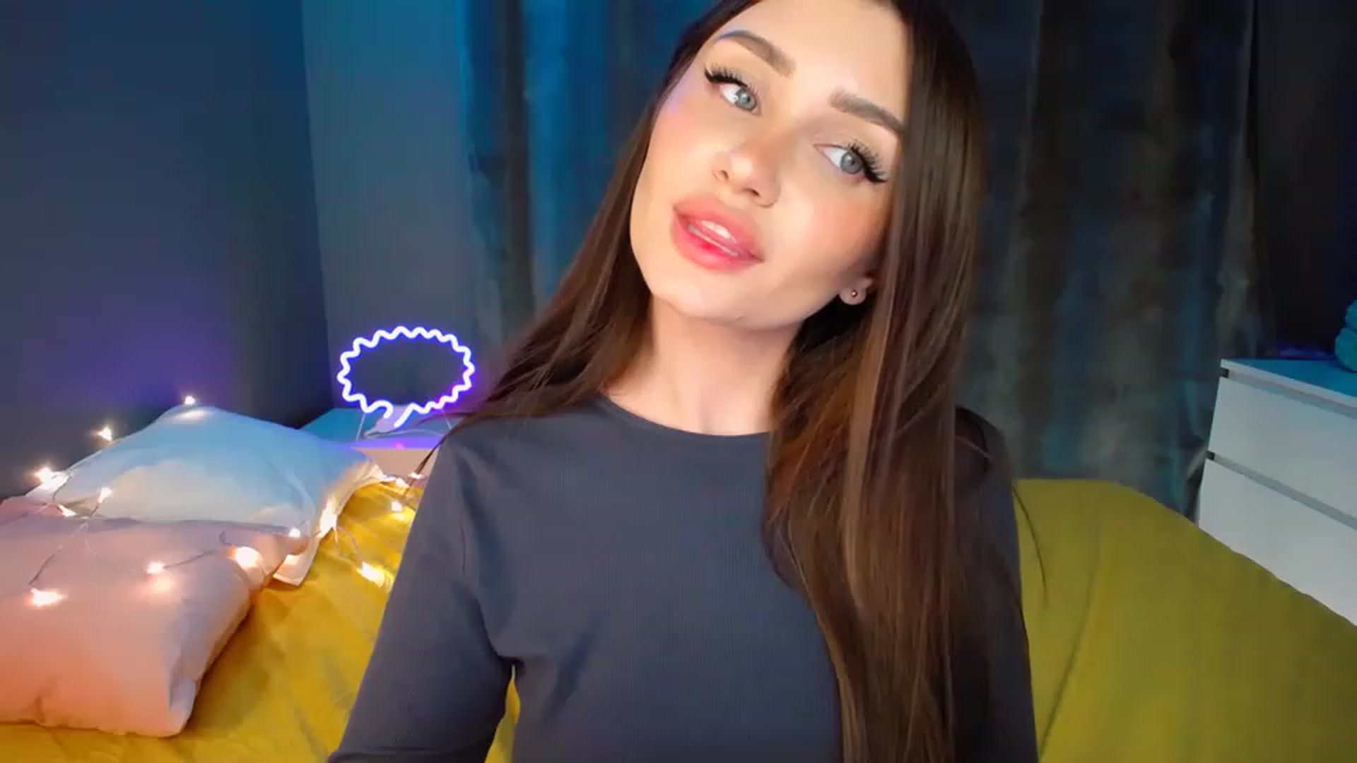 Gallery image thumbnail from DollGlamourr's myfreecams stream on, 11/24/2022, 19:41 image 18 of 20