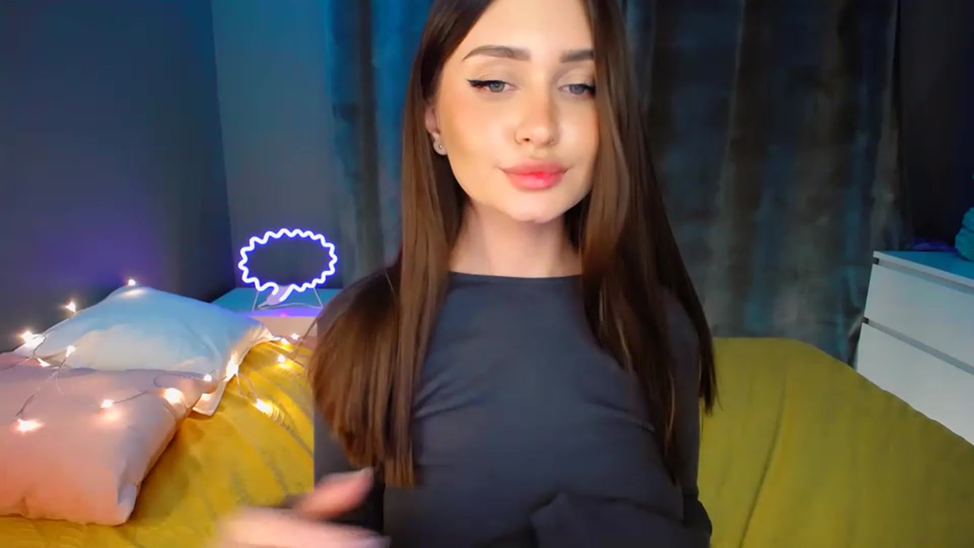 Gallery image thumbnail from DollGlamourr's myfreecams stream on, 11/24/2022, 19:41 image 13 of 20