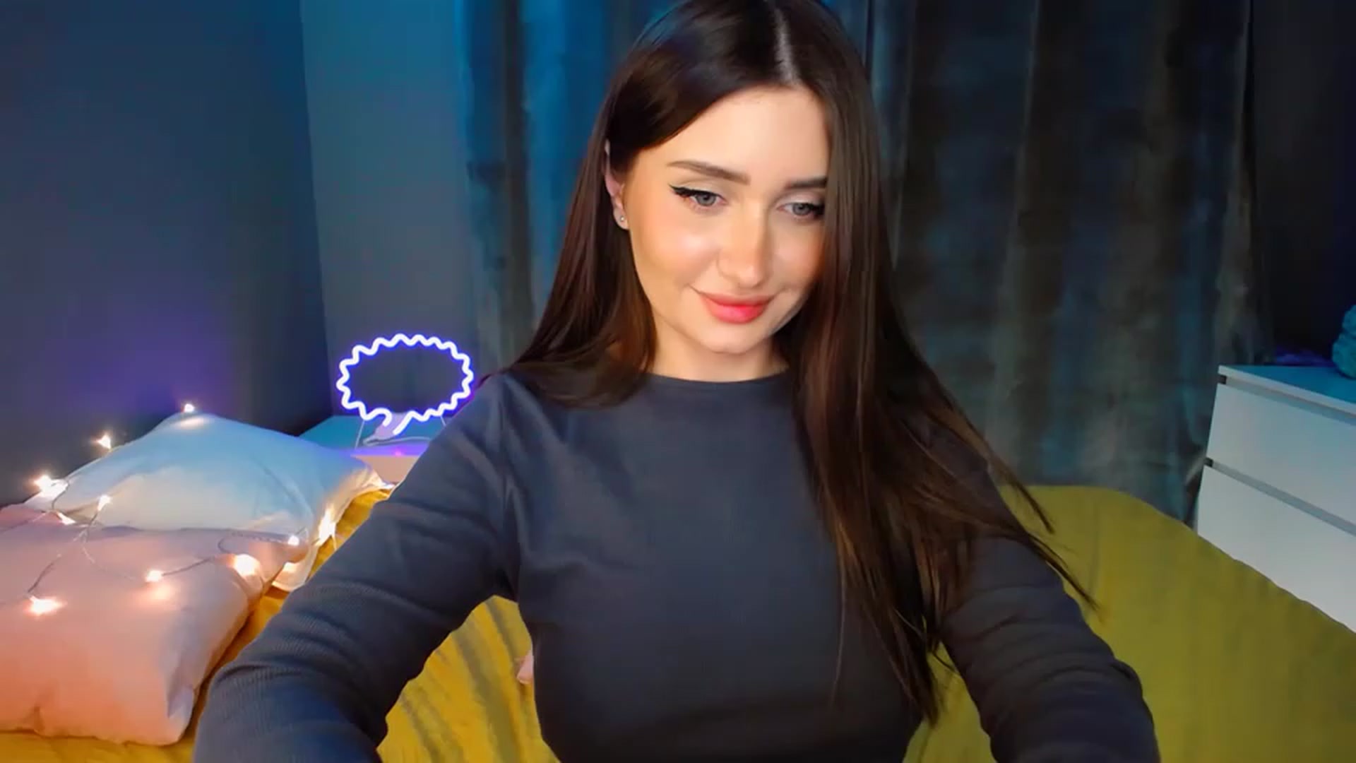 Gallery image thumbnail from DollGlamourr's myfreecams stream on, 11/24/2022, 19:41 image 9 of 20