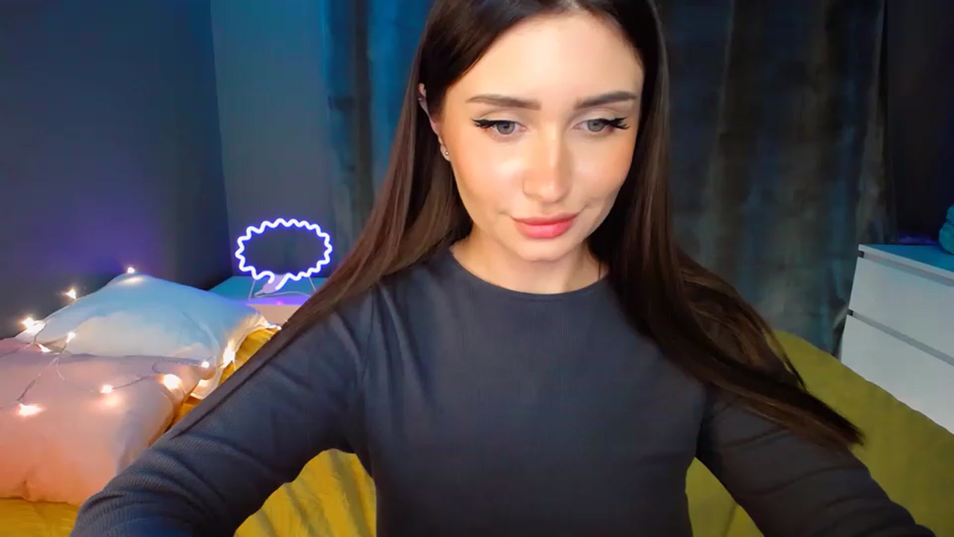 Gallery image thumbnail from DollGlamourr's myfreecams stream on, 11/24/2022, 19:41 image 19 of 20
