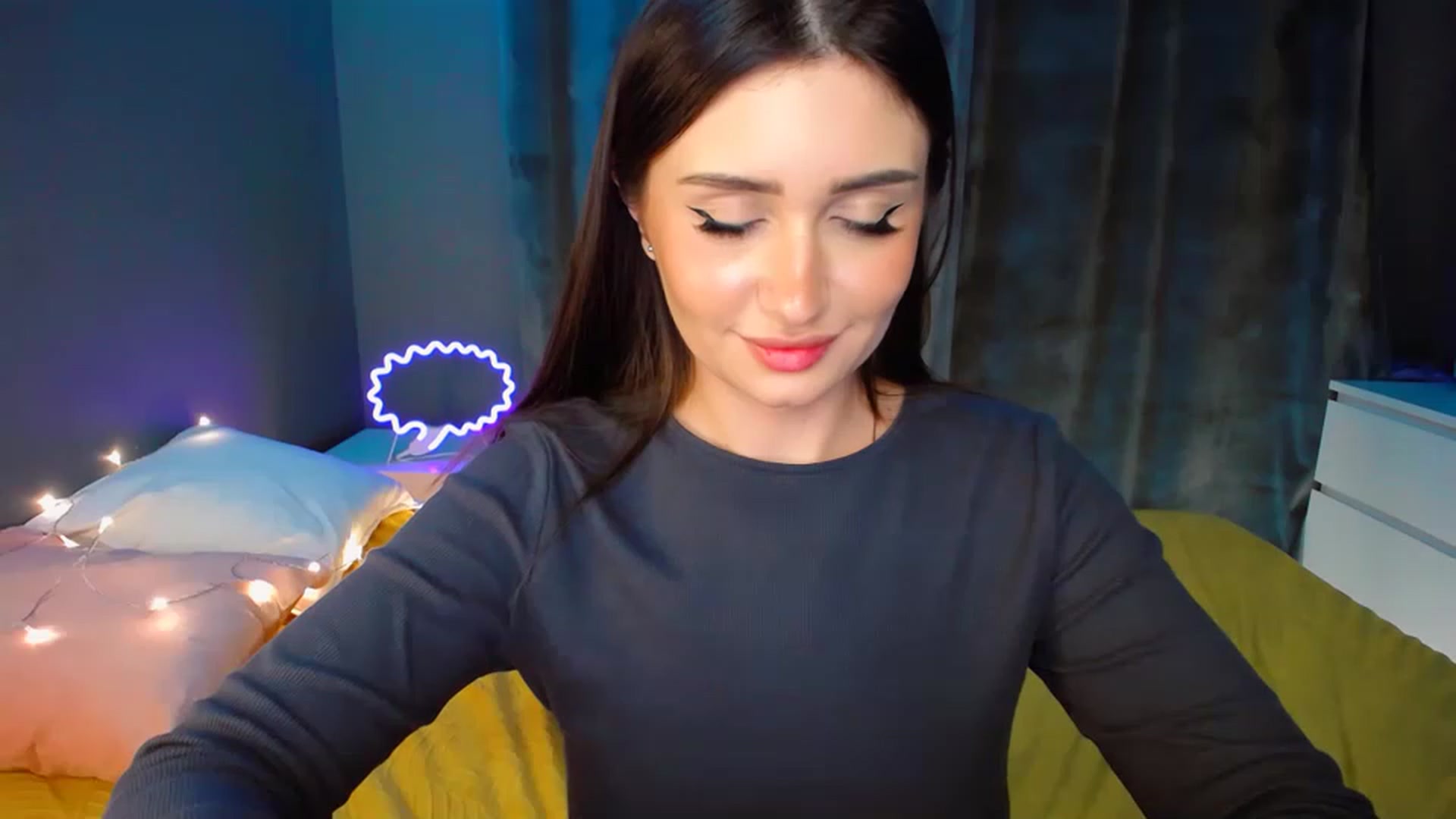 Gallery image thumbnail from DollGlamourr's myfreecams stream on, 11/24/2022, 20:39 image 20 of 20