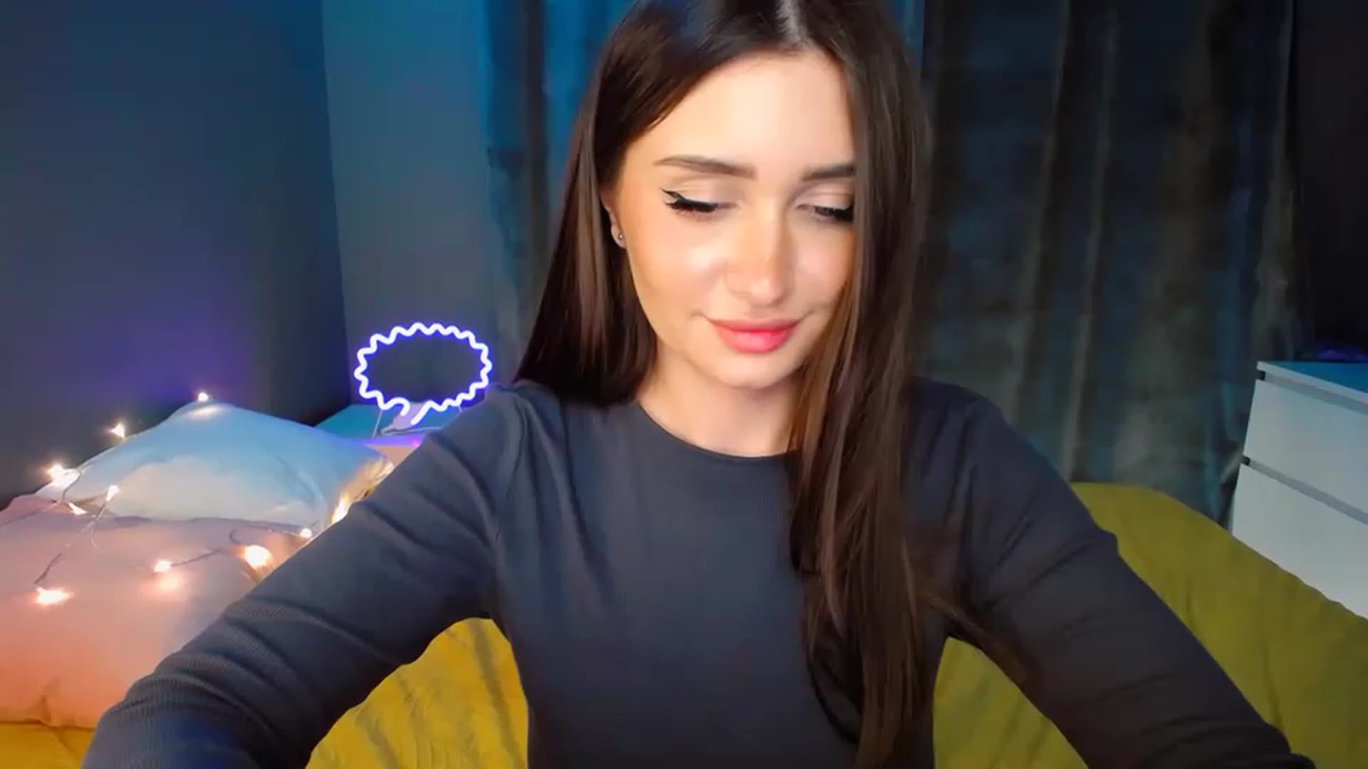 Gallery image thumbnail from DollGlamourr's myfreecams stream on, 11/24/2022, 20:39 image 17 of 20
