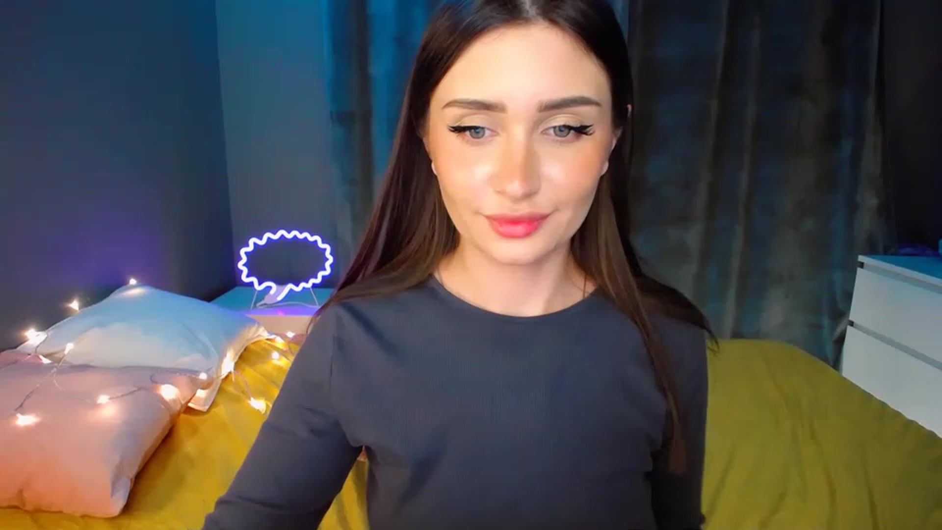 Gallery image thumbnail from DollGlamourr's myfreecams stream on, 11/24/2022, 20:39 image 19 of 20