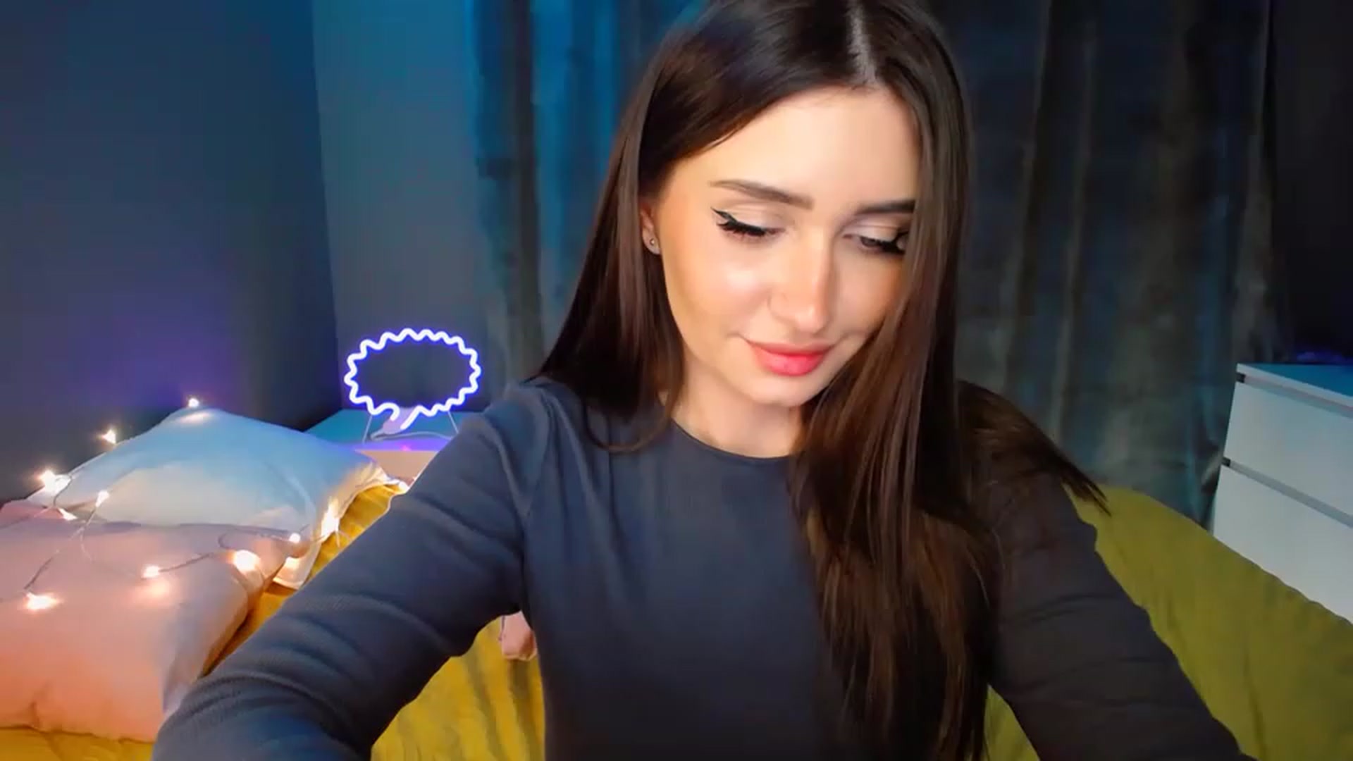 Gallery image thumbnail from DollGlamourr's myfreecams stream on, 11/24/2022, 20:39 image 18 of 20