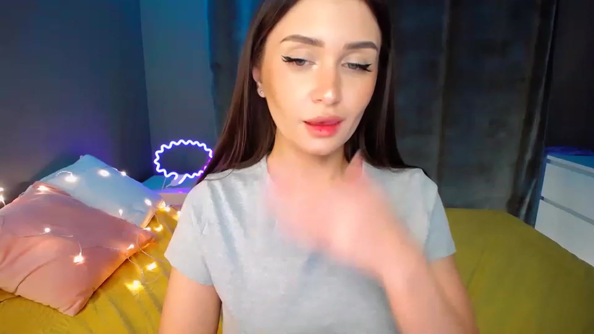 Gallery image thumbnail from DollGlamourr's myfreecams stream on, 11/25/2022, 20:02 image 17 of 20