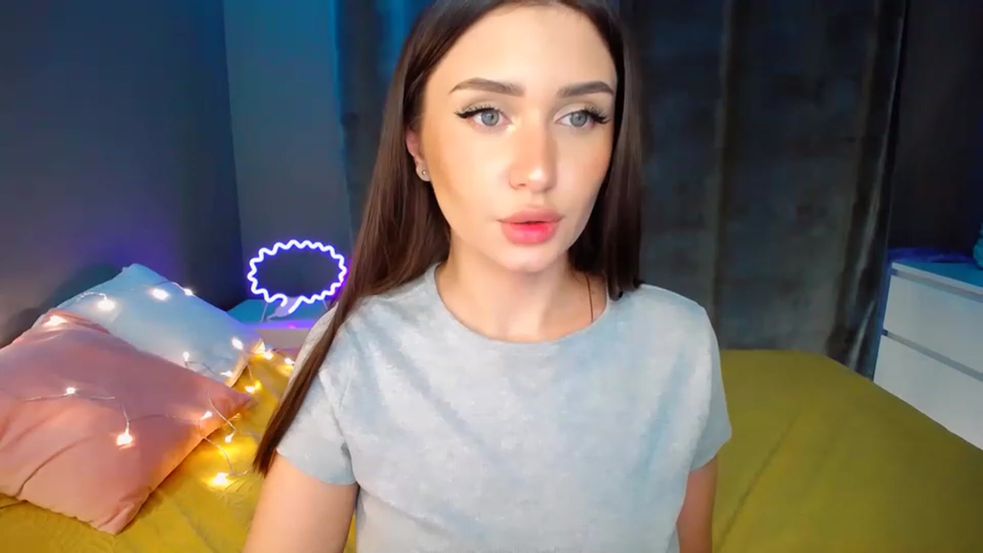 Gallery image thumbnail from DollGlamourr's myfreecams stream on, 11/25/2022, 20:02 image 6 of 20