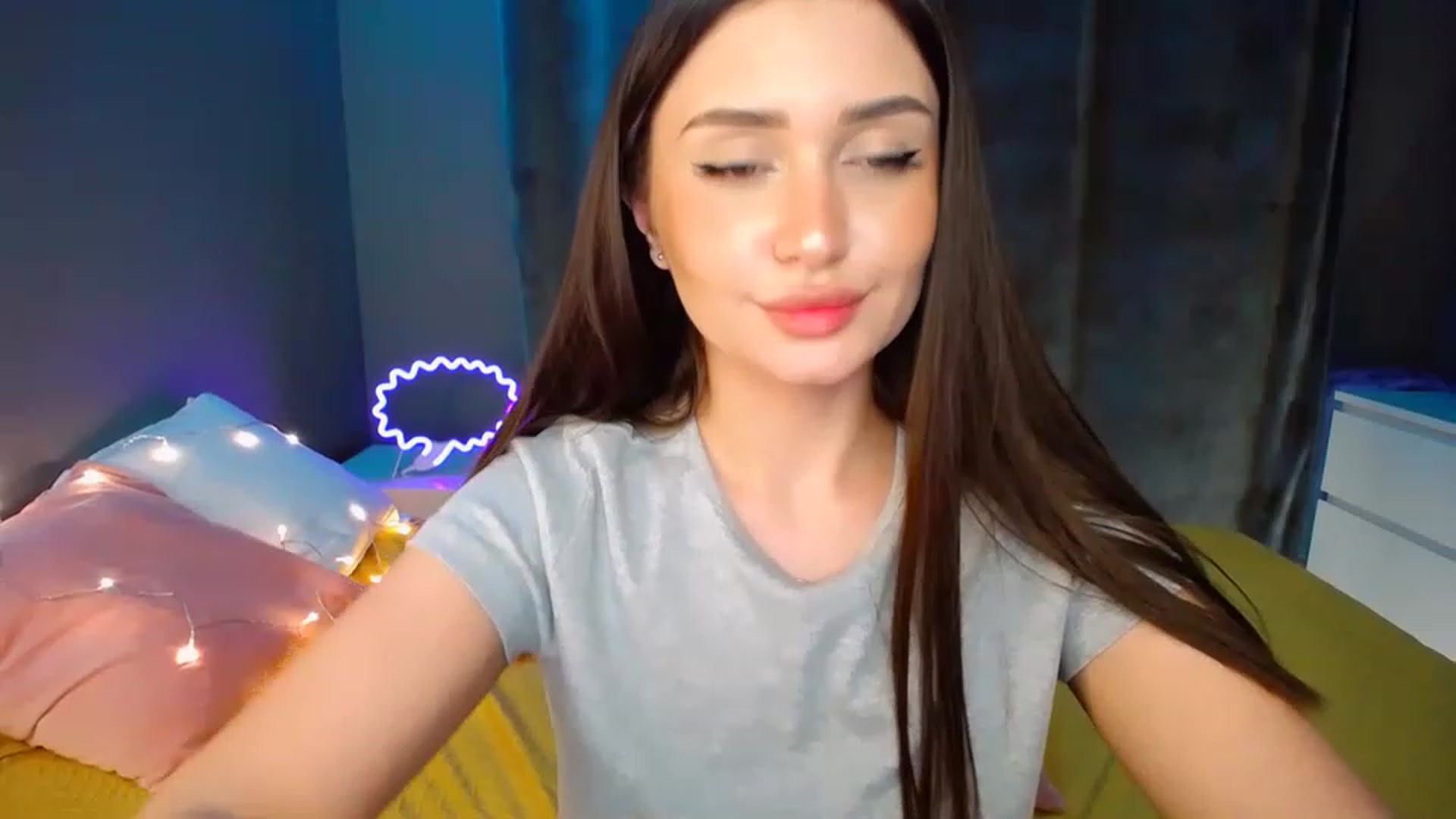 Gallery image thumbnail from DollGlamourr's myfreecams stream on, 11/25/2022, 20:02 image 10 of 20