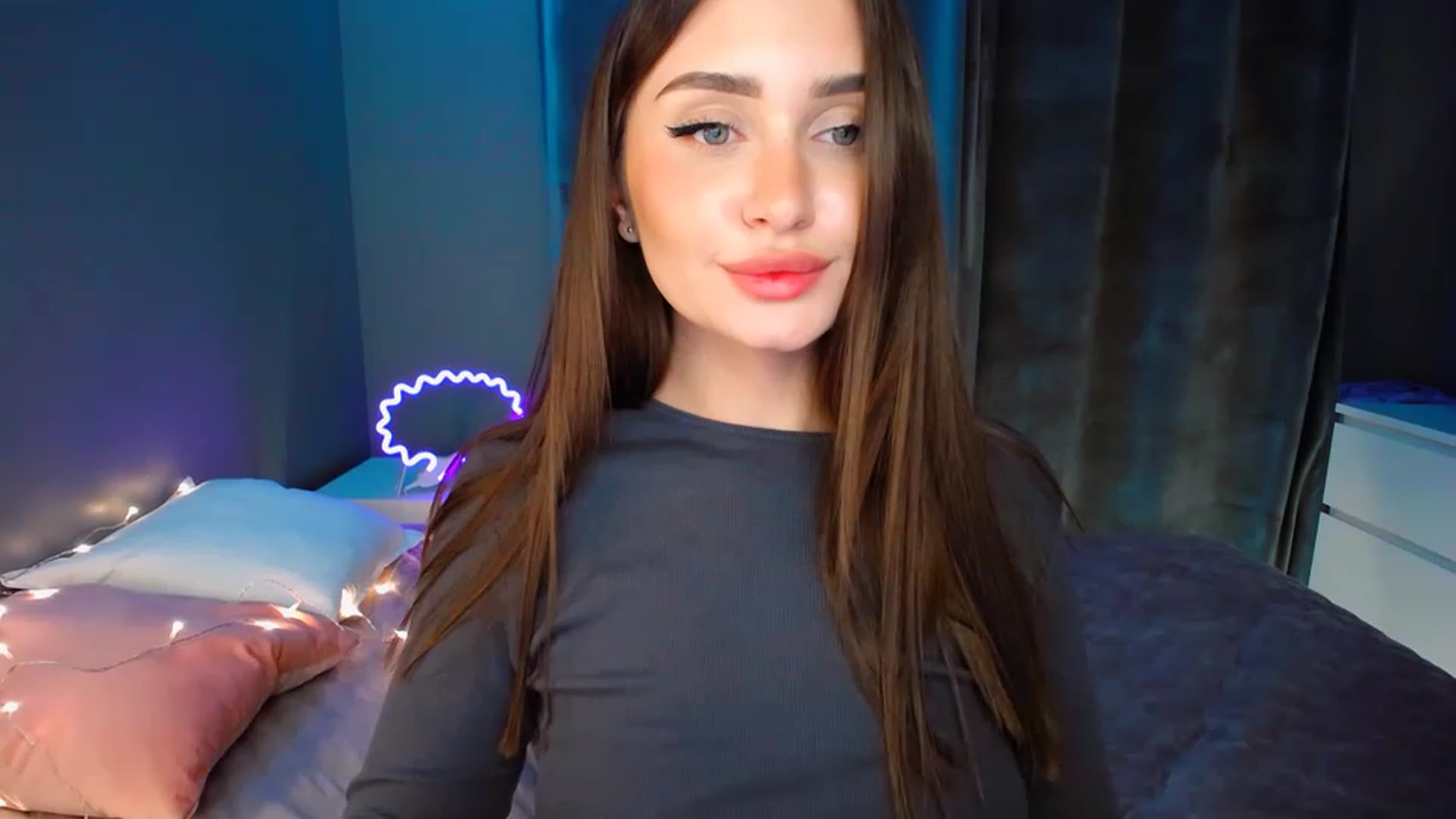 Gallery image thumbnail from DollGlamourr's myfreecams stream on, 12/01/2022, 17:33 image 2 of 20