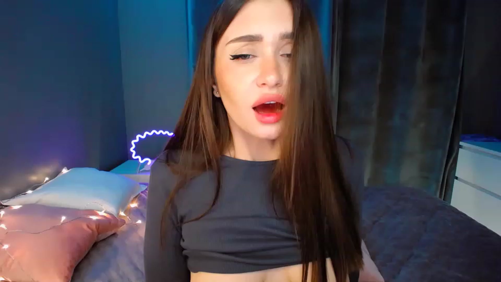 Gallery image thumbnail from DollGlamourr's myfreecams stream on, 12/01/2022, 17:33 image 18 of 20
