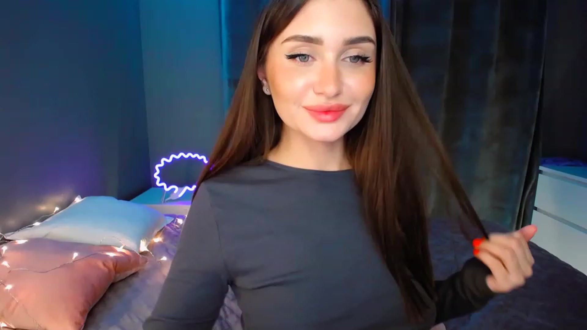 Gallery image thumbnail from DollGlamourr's myfreecams stream on, 12/01/2022, 17:33 image 7 of 20