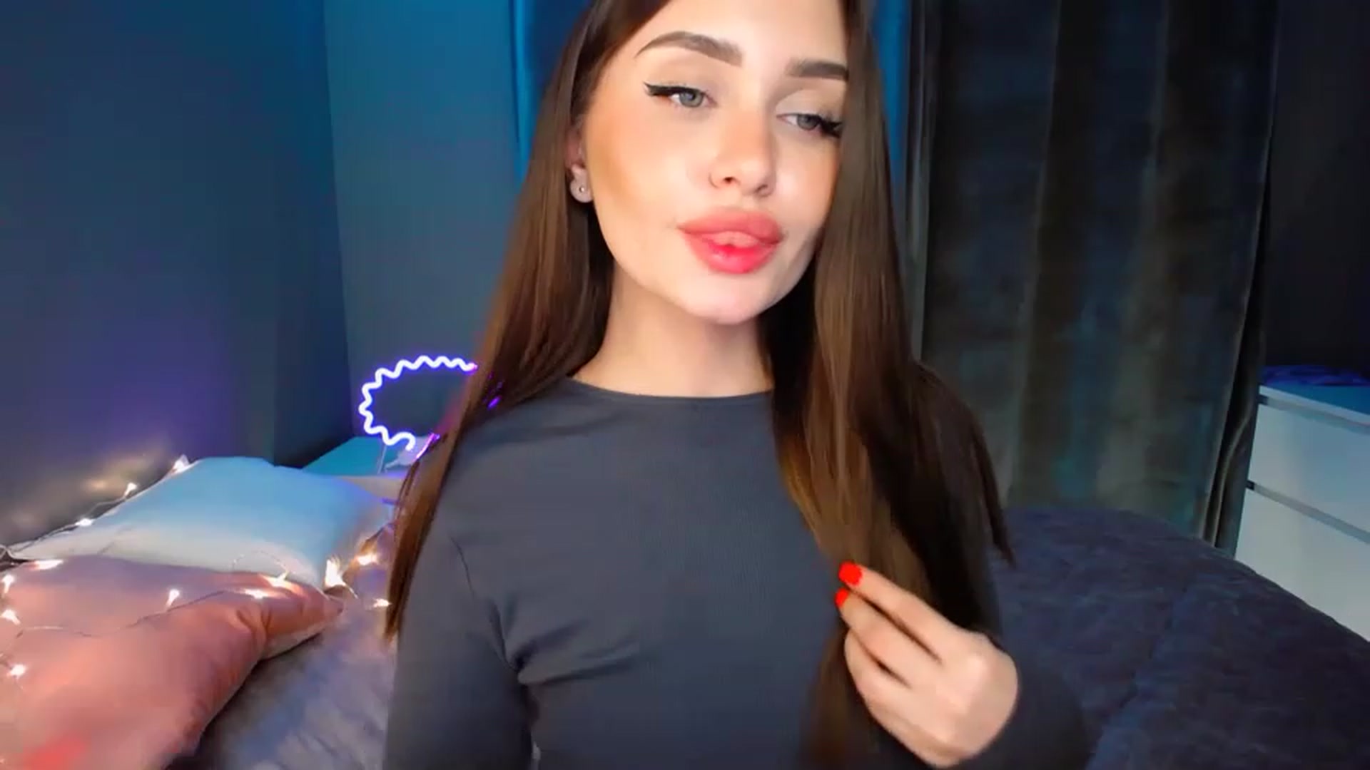 Gallery image thumbnail from DollGlamourr's myfreecams stream on, 12/01/2022, 17:33 image 5 of 20