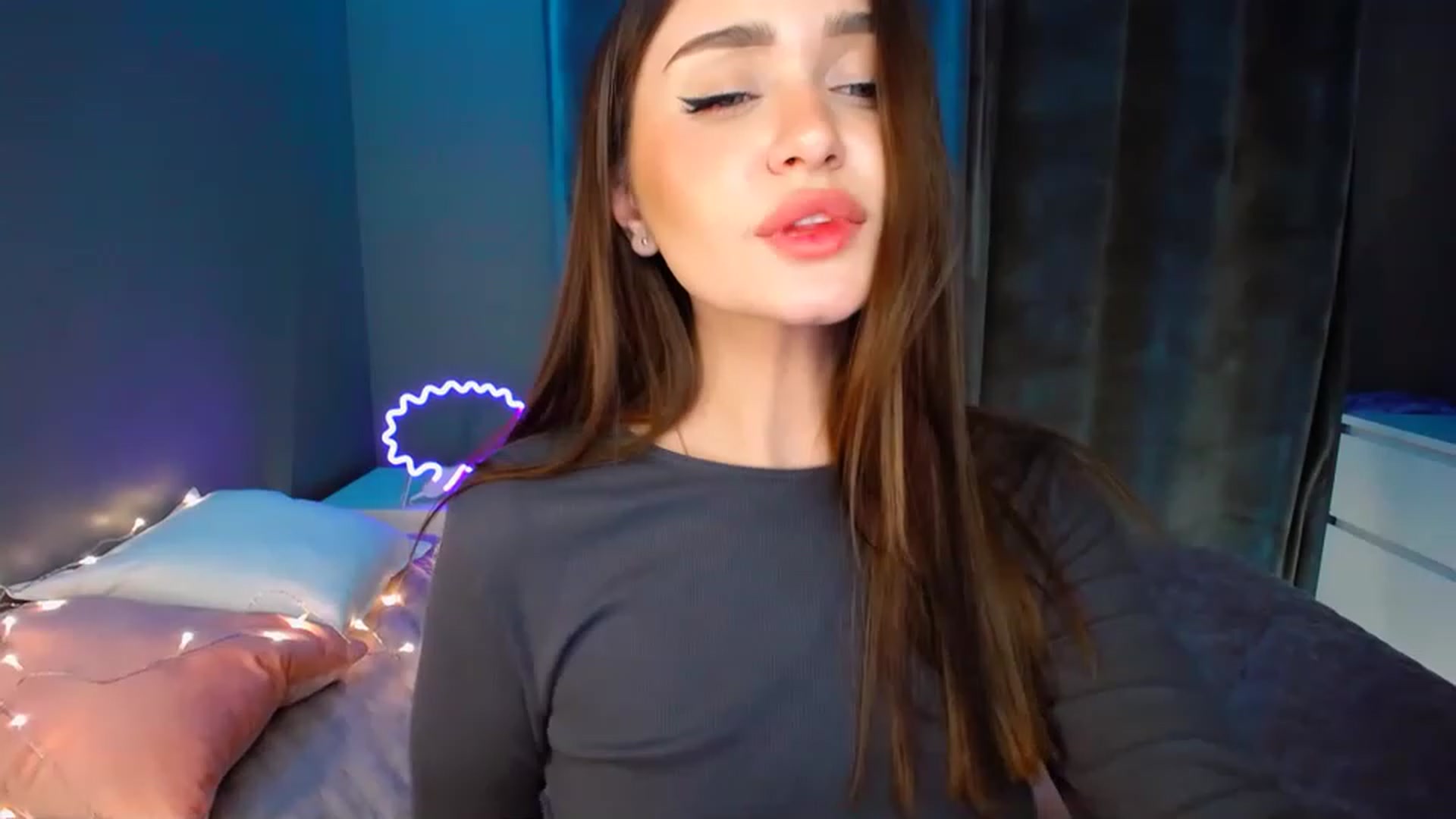 Gallery image thumbnail from DollGlamourr's myfreecams stream on, 12/01/2022, 17:33 image 15 of 20