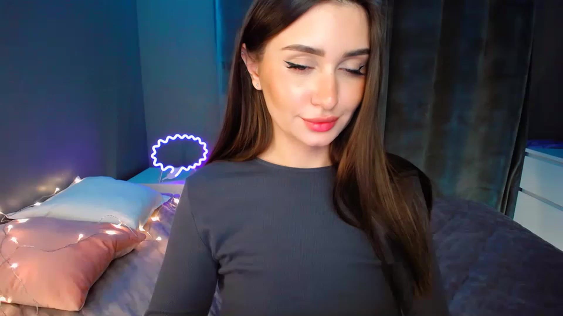 Gallery image thumbnail from DollGlamourr's myfreecams stream on, 12/01/2022, 18:47 image 8 of 20
