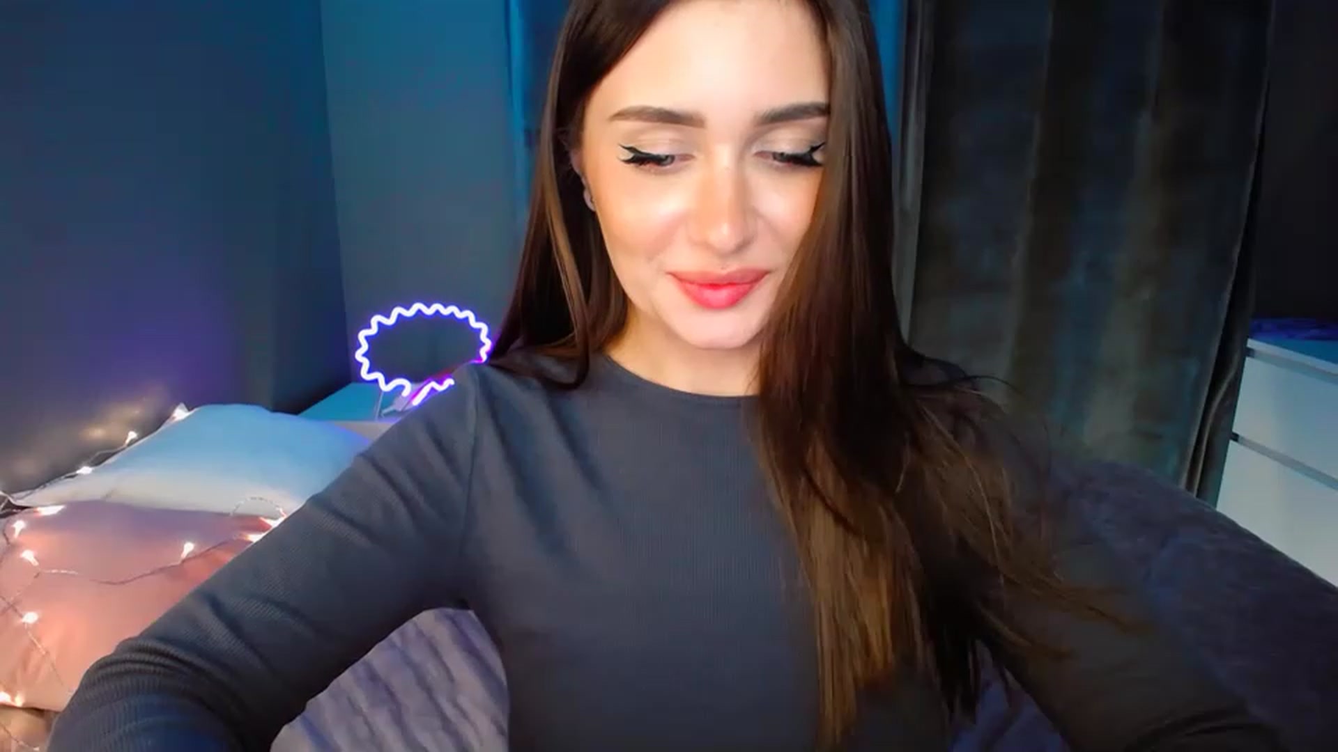 Gallery image thumbnail from DollGlamourr's myfreecams stream on, 12/01/2022, 18:47 image 9 of 20