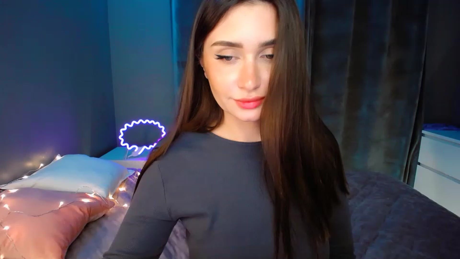 Gallery image thumbnail from DollGlamourr's myfreecams stream on, 12/01/2022, 18:47 image 3 of 20