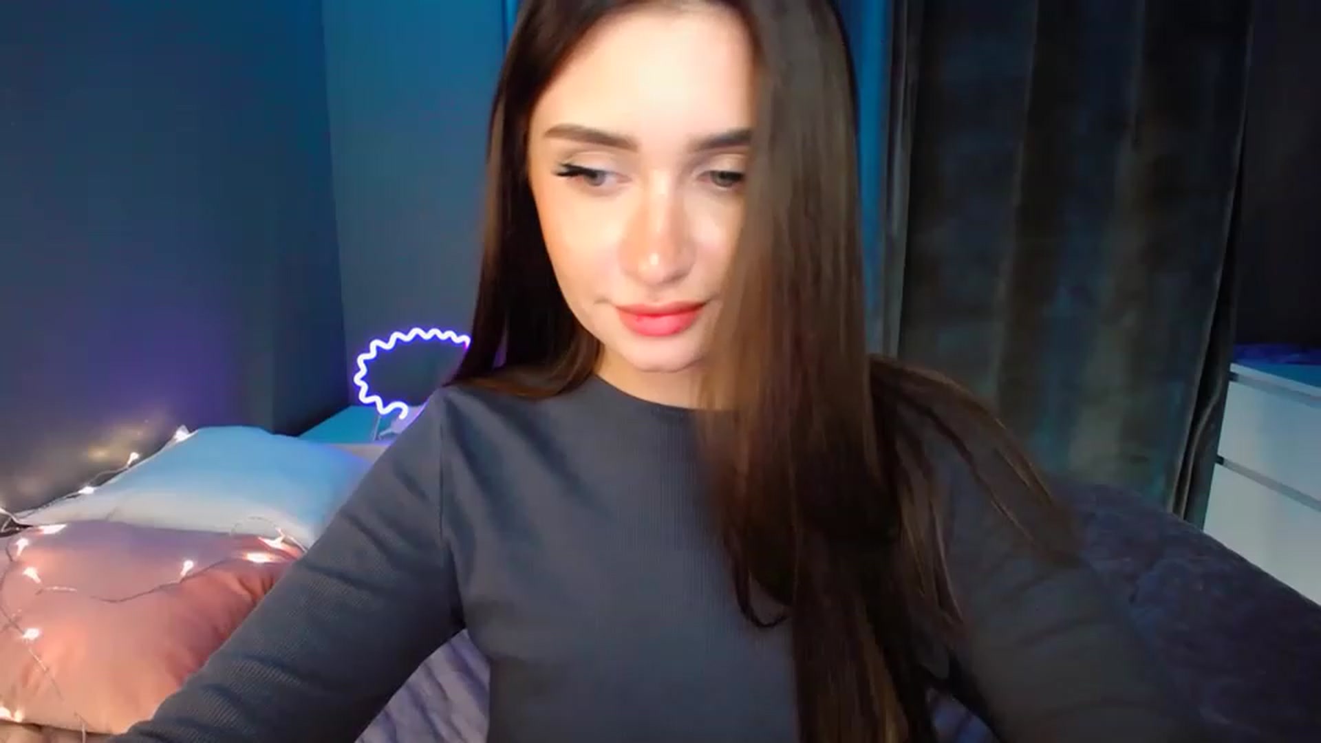 Gallery image thumbnail from DollGlamourr's myfreecams stream on, 12/01/2022, 18:47 image 6 of 20