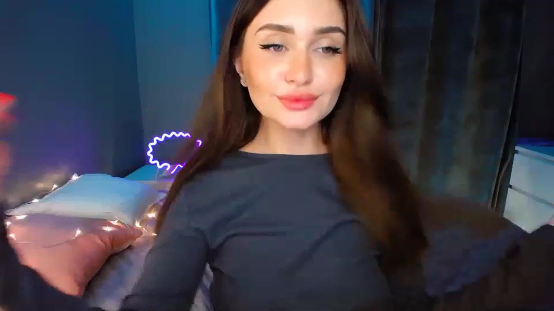 Gallery image thumbnail from DollGlamourr's myfreecams stream on, 12/01/2022, 18:47 image 7 of 20