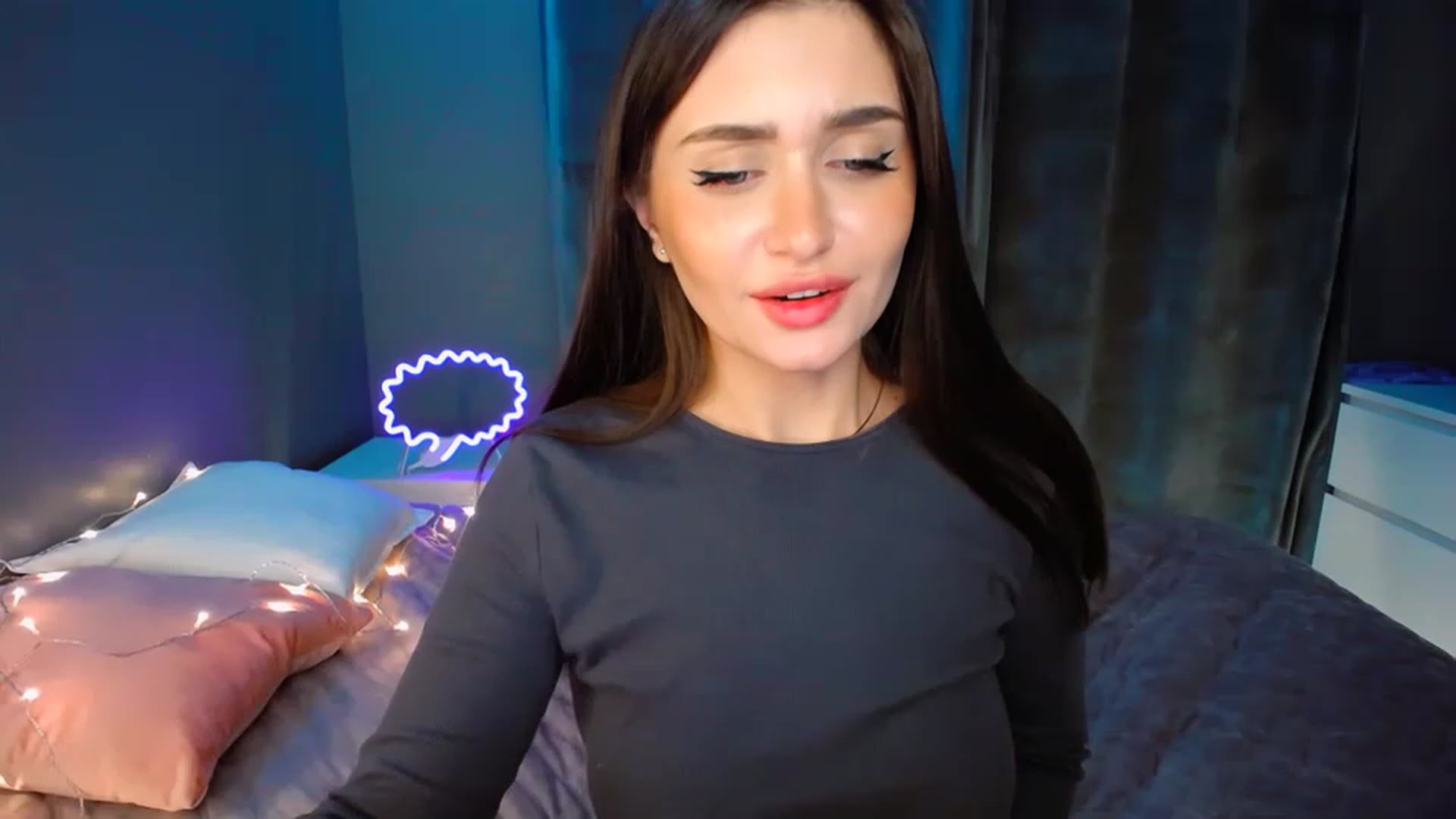 Gallery image thumbnail from DollGlamourr's myfreecams stream on, 12/01/2022, 20:00 image 12 of 20