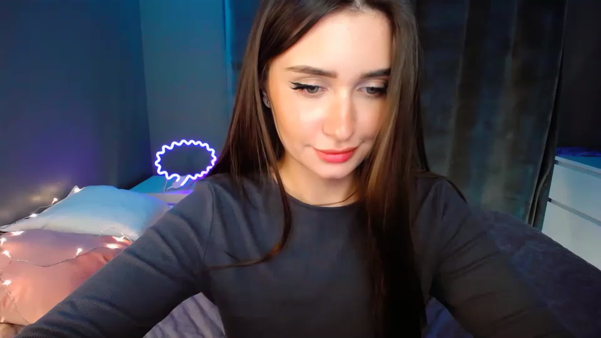 Gallery image thumbnail from DollGlamourr's myfreecams stream on, 12/01/2022, 20:00 image 3 of 20