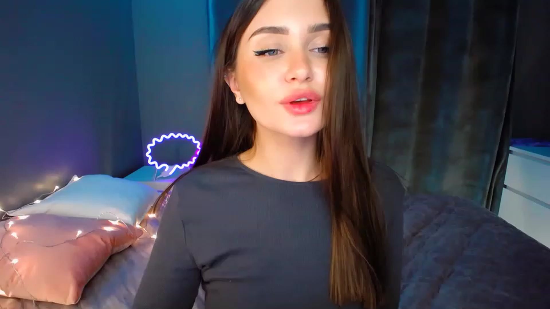 Gallery image thumbnail from DollGlamourr's myfreecams stream on, 12/01/2022, 20:00 image 10 of 20