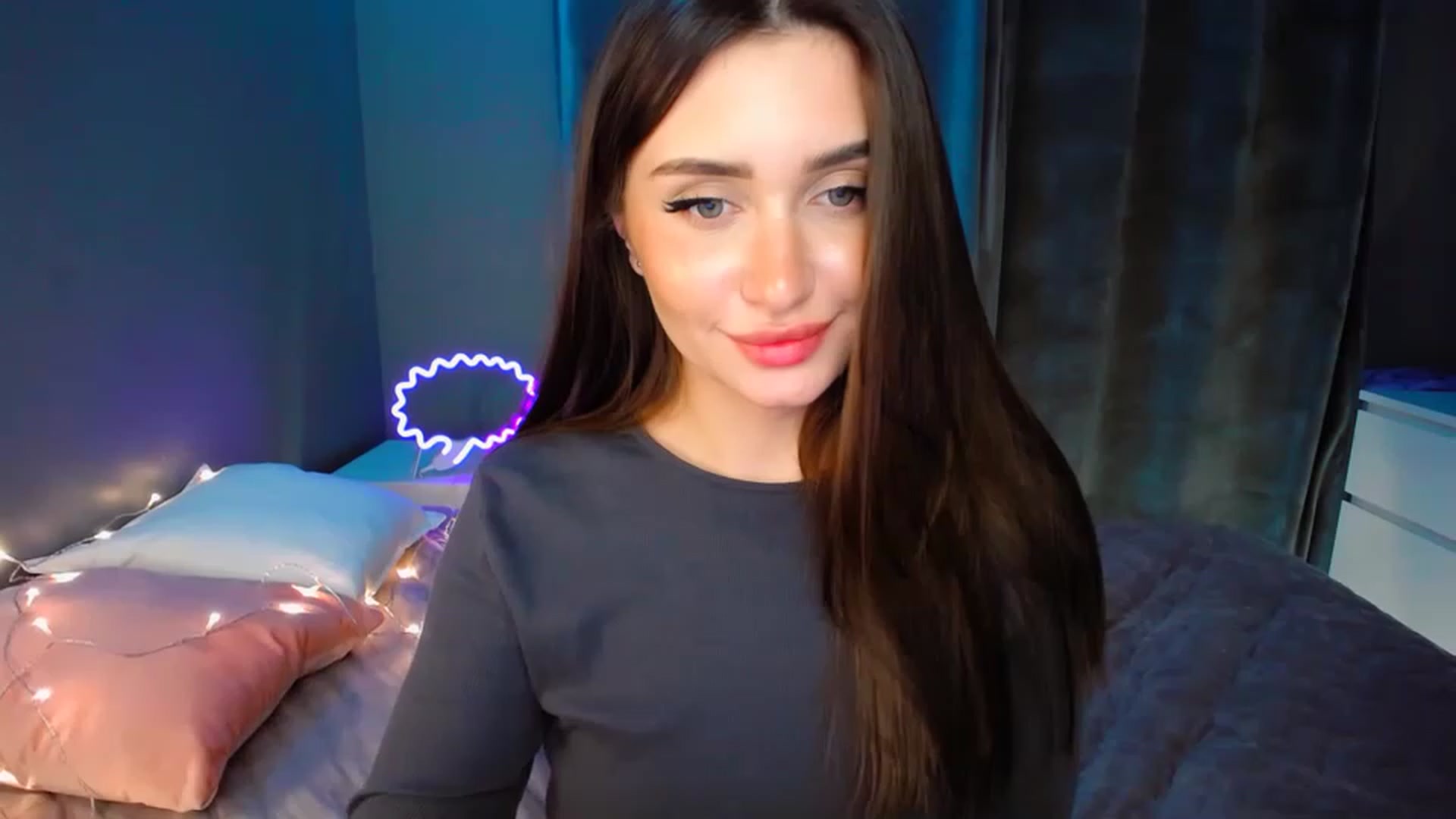 Gallery image thumbnail from DollGlamourr's myfreecams stream on, 12/01/2022, 20:00 image 11 of 20