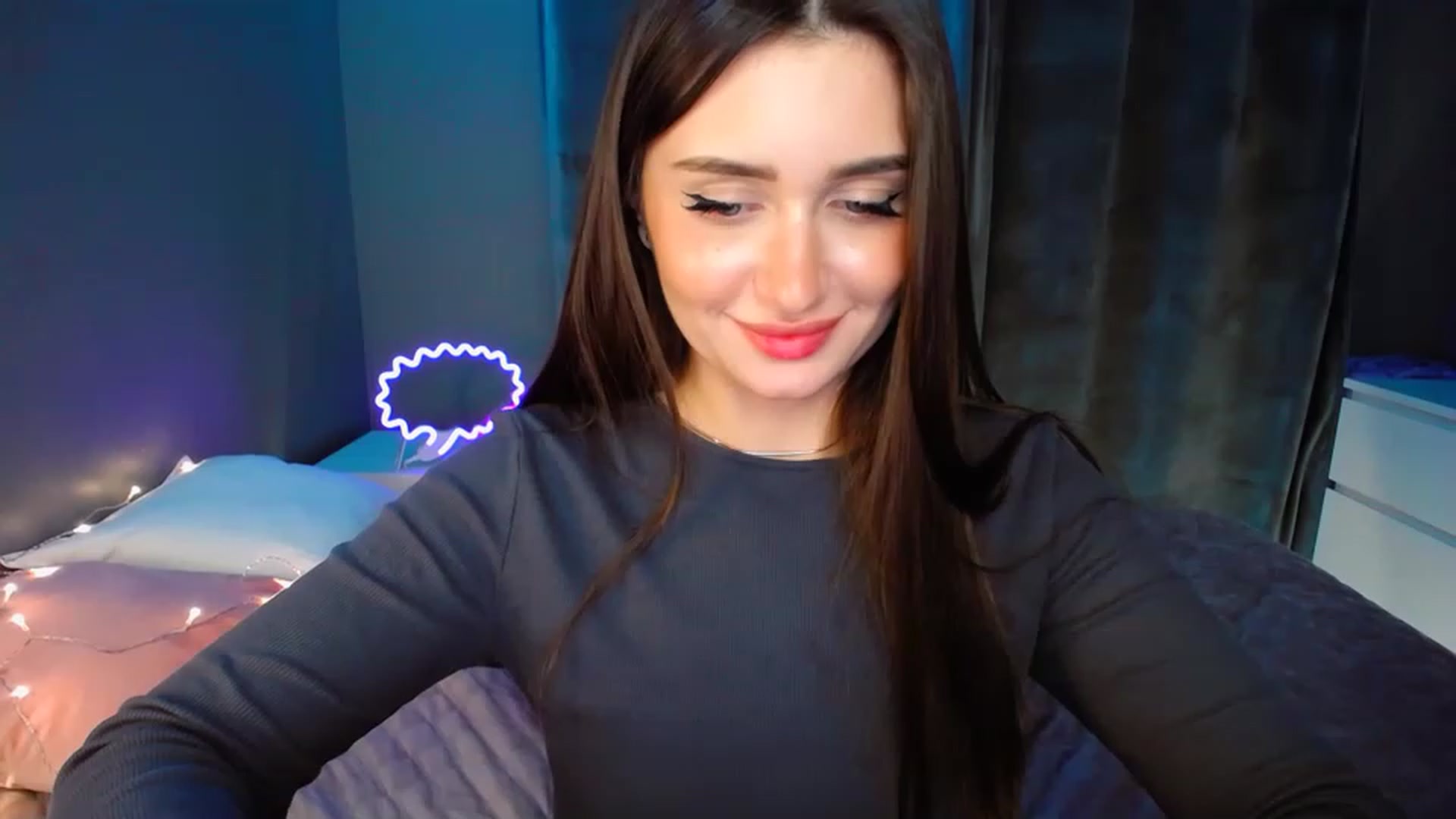 Gallery image thumbnail from DollGlamourr's myfreecams stream on, 12/01/2022, 20:00 image 4 of 20