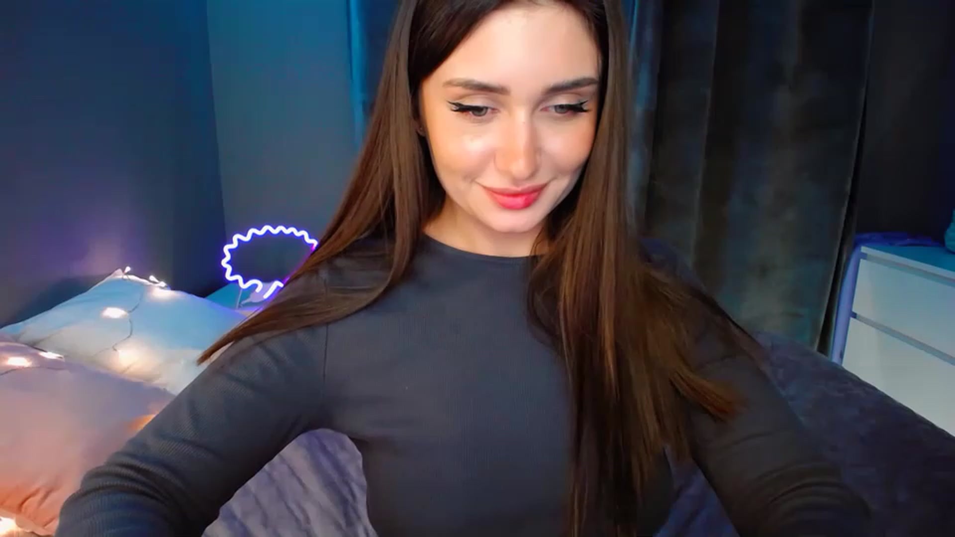Gallery image thumbnail from DollGlamourr's myfreecams stream on, 12/02/2022, 19:24 image 11 of 20