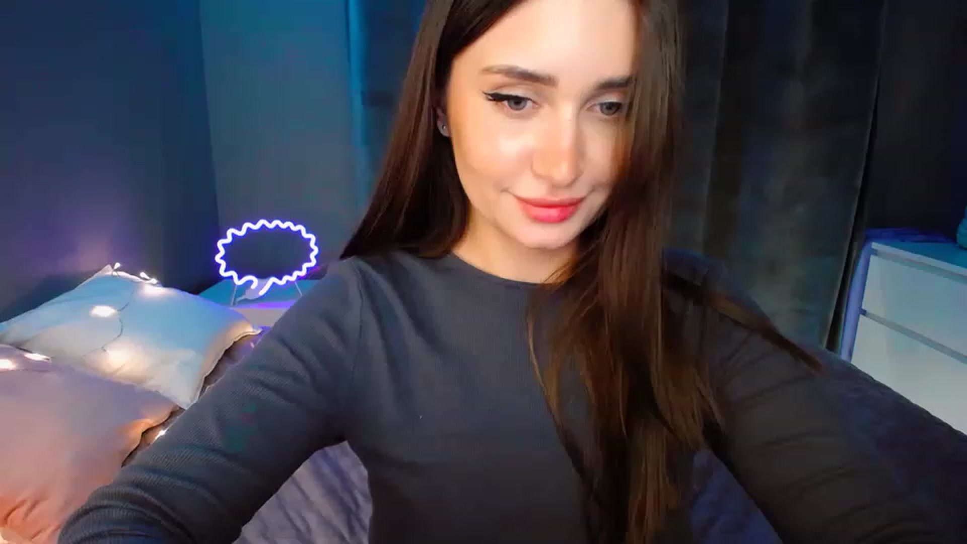 Gallery image thumbnail from DollGlamourr's myfreecams stream on, 12/02/2022, 19:24 image 19 of 20