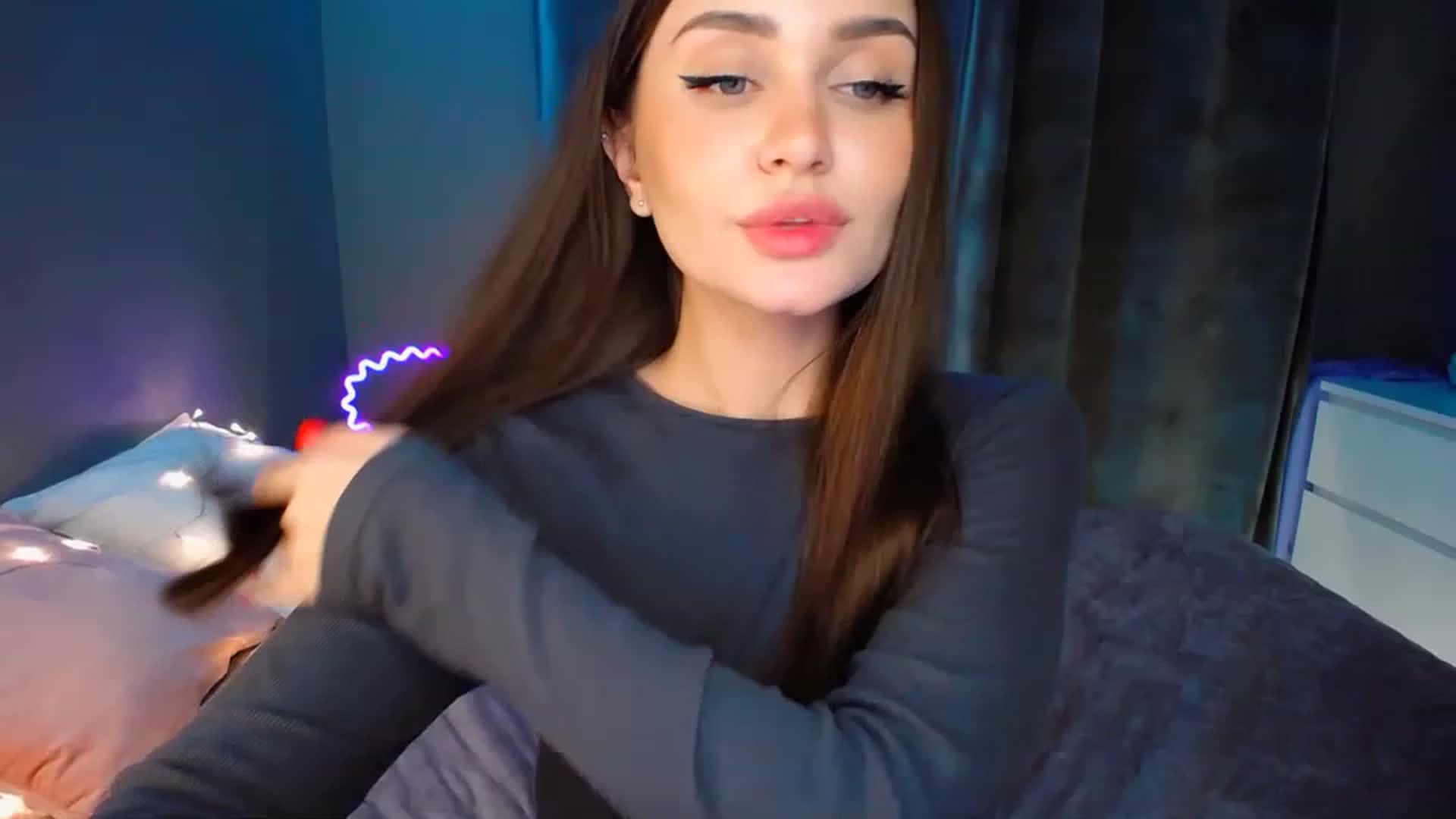 Gallery image thumbnail from DollGlamourr's myfreecams stream on, 12/02/2022, 19:24 image 14 of 20