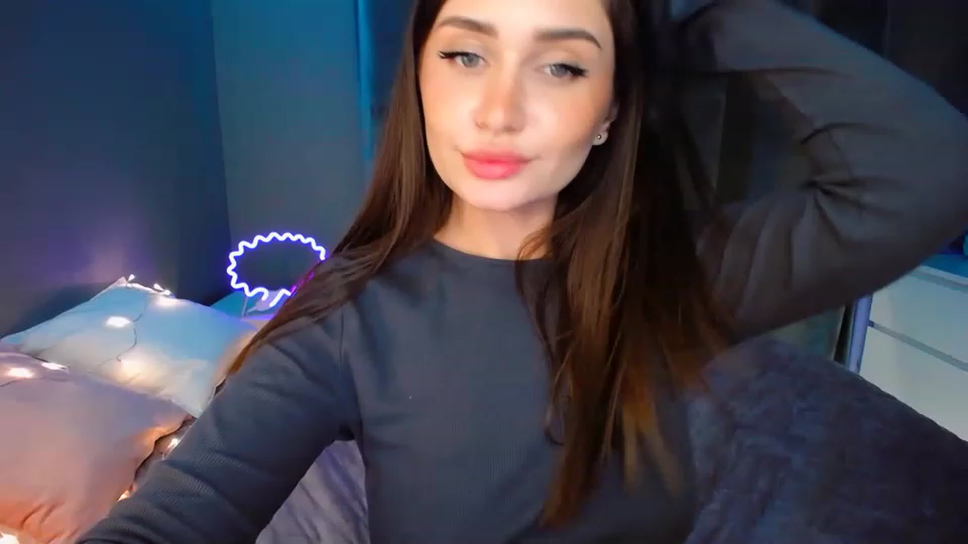 Gallery image thumbnail from DollGlamourr's myfreecams stream on, 12/02/2022, 19:24 image 8 of 20