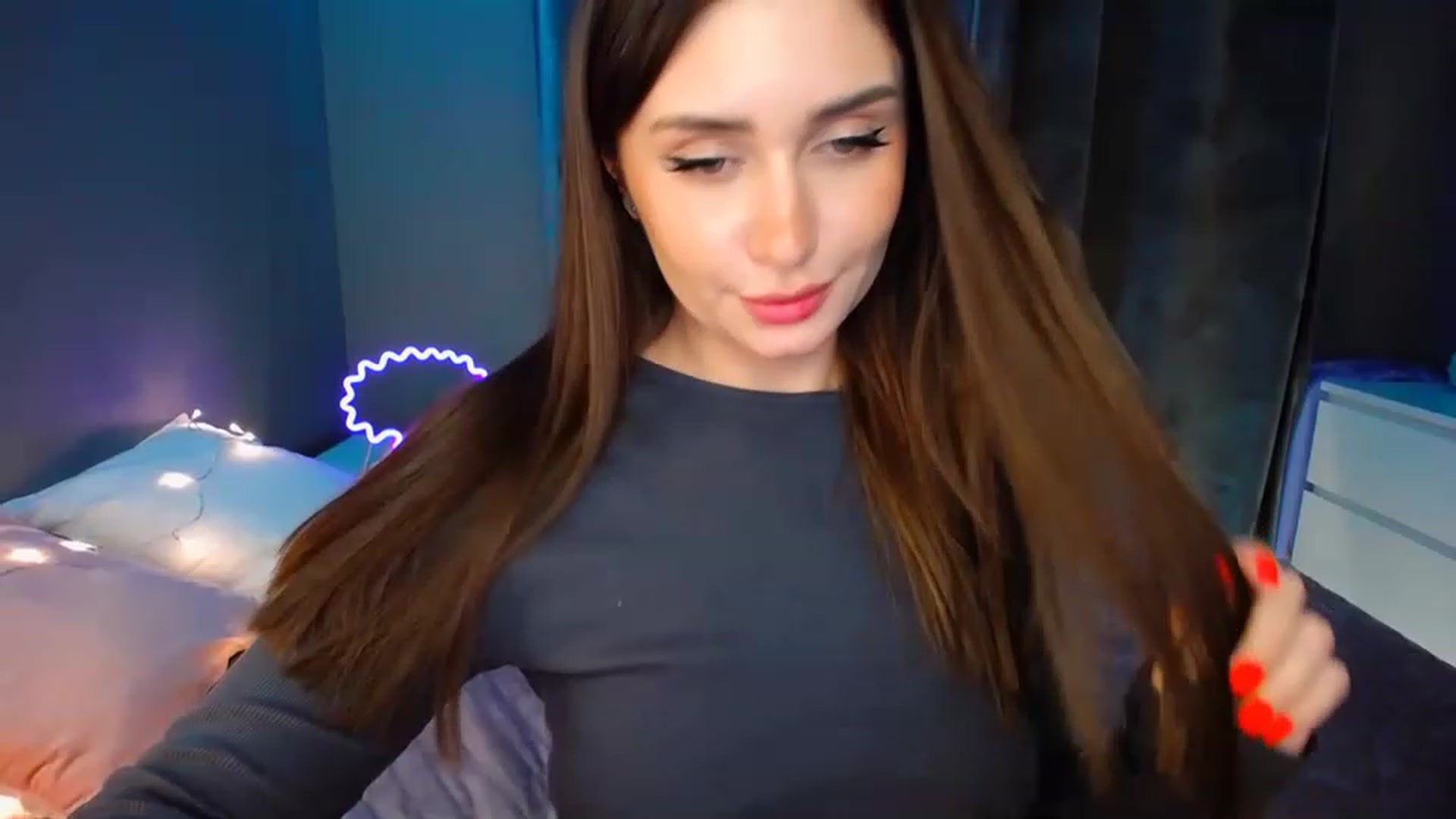 Gallery image thumbnail from DollGlamourr's myfreecams stream on, 12/02/2022, 19:24 image 12 of 20