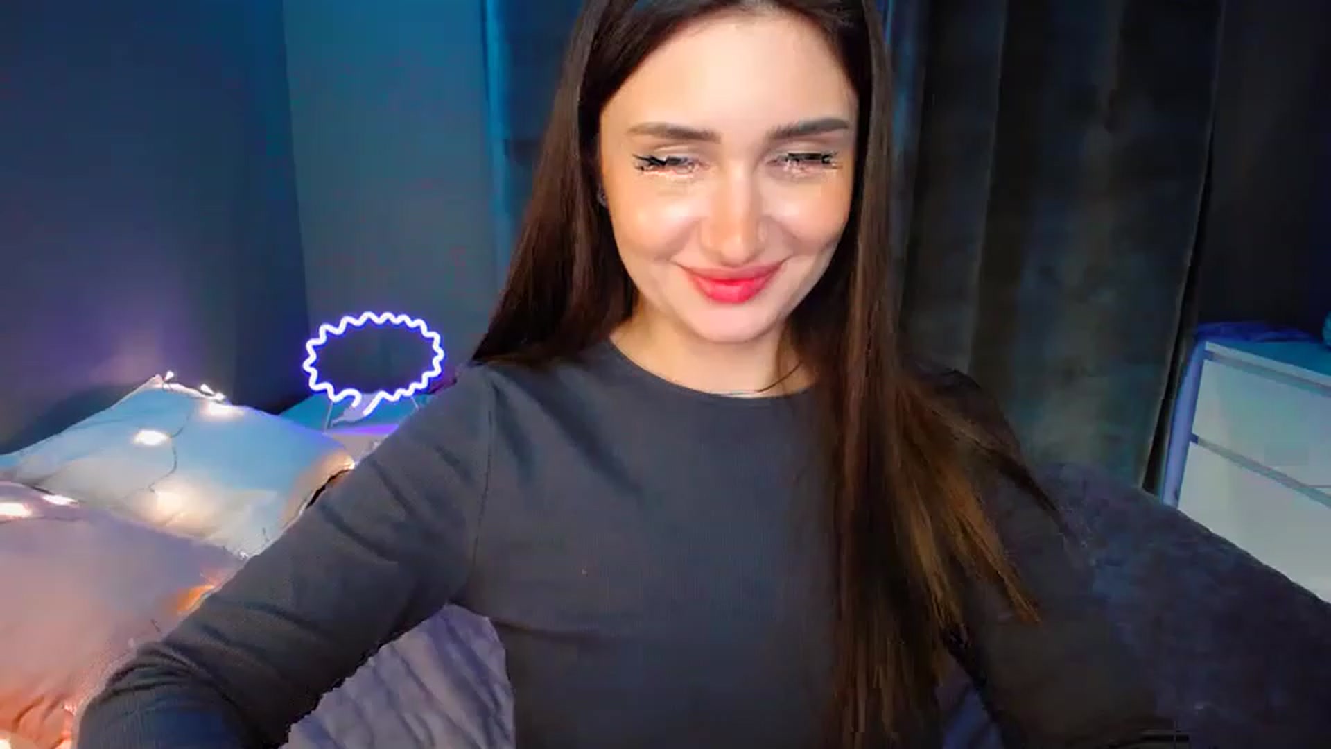 Gallery image thumbnail from DollGlamourr's myfreecams stream on, 12/02/2022, 19:24 image 17 of 20