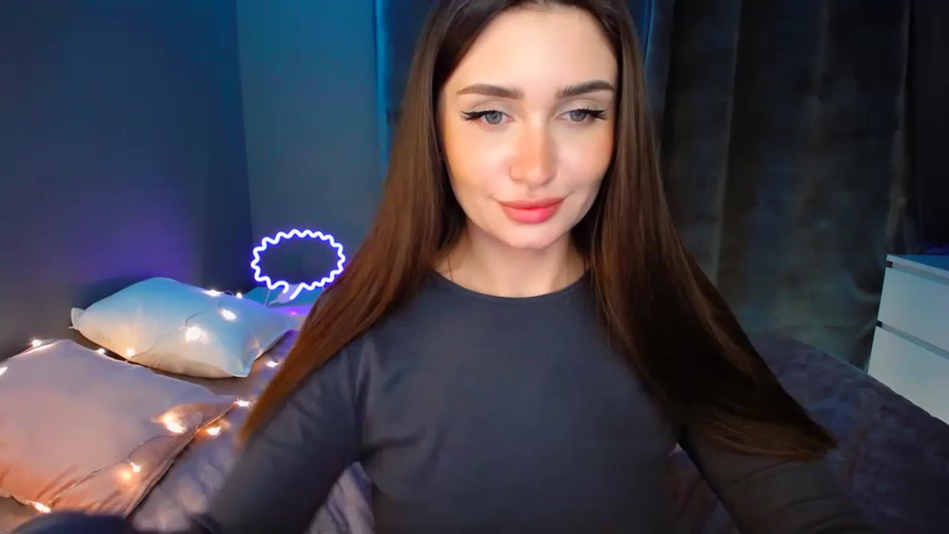 Gallery image thumbnail from DollGlamourr's myfreecams stream on, 12/03/2022, 15:54 image 12 of 20