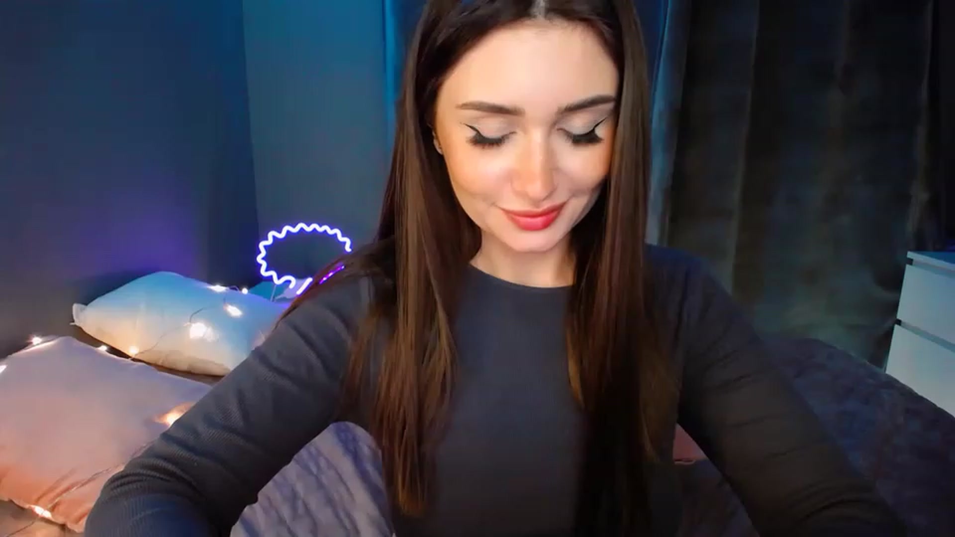 Gallery image thumbnail from DollGlamourr's myfreecams stream on, 12/03/2022, 15:54 image 18 of 20